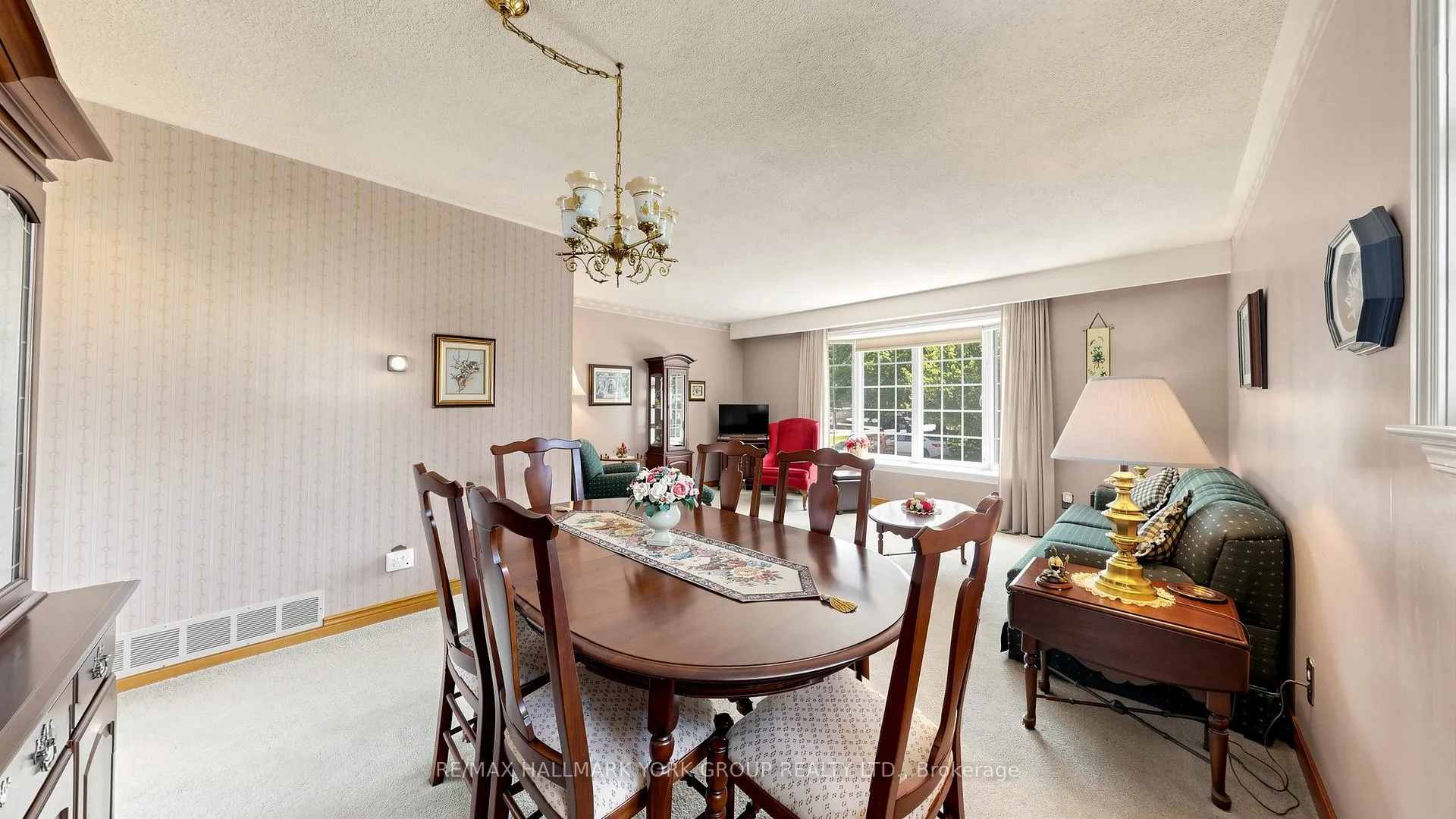 Photo 13 of 24 Devins Drive, Aurora, Aurora Heights — HOMEH