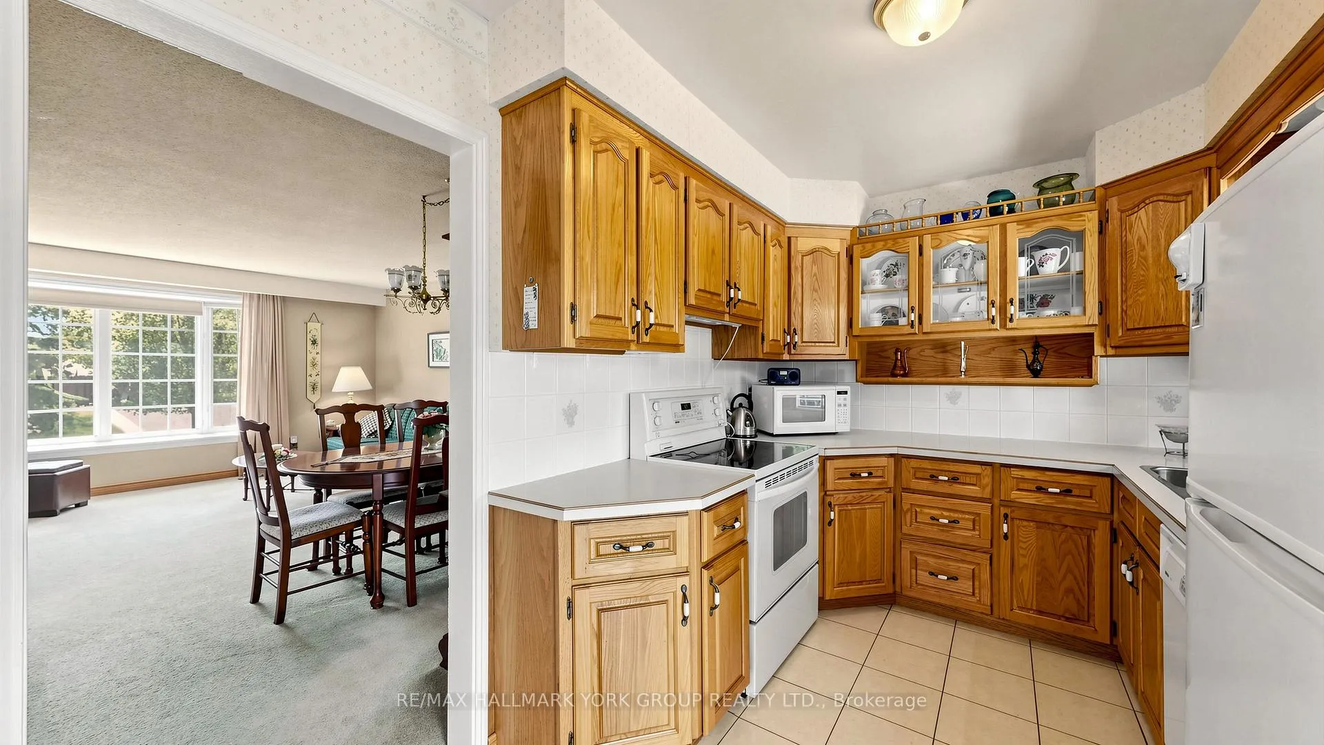 Photo 14 of 24 Devins Drive, Aurora, Aurora Heights — HOMEH
