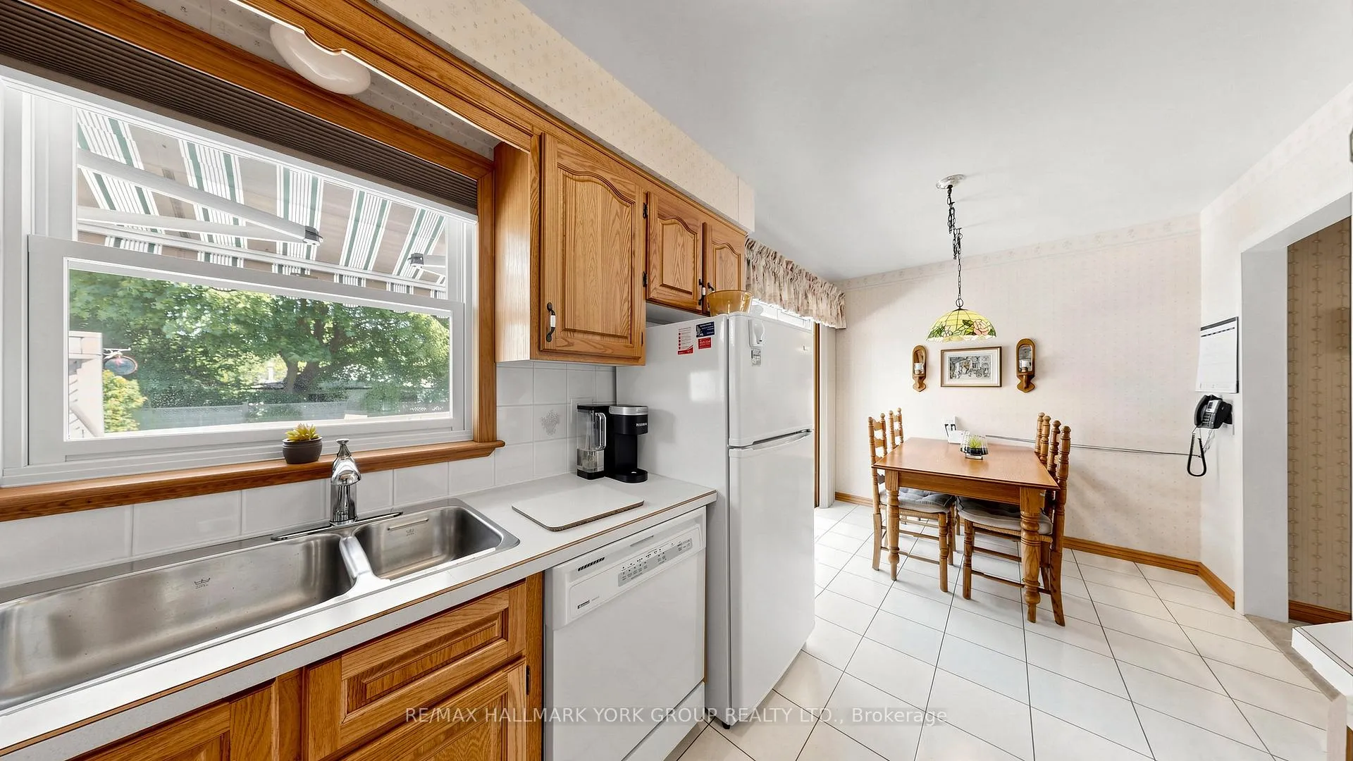 Photo 16 of 24 Devins Drive, Aurora, Aurora Heights — HOMEH
