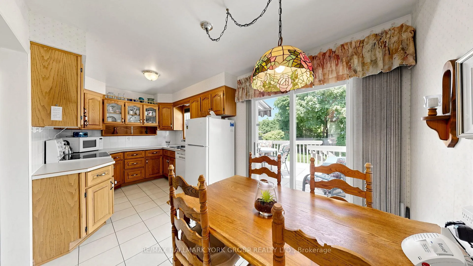 Photo 18 of 24 Devins Drive, Aurora, Aurora Heights — HOMEH