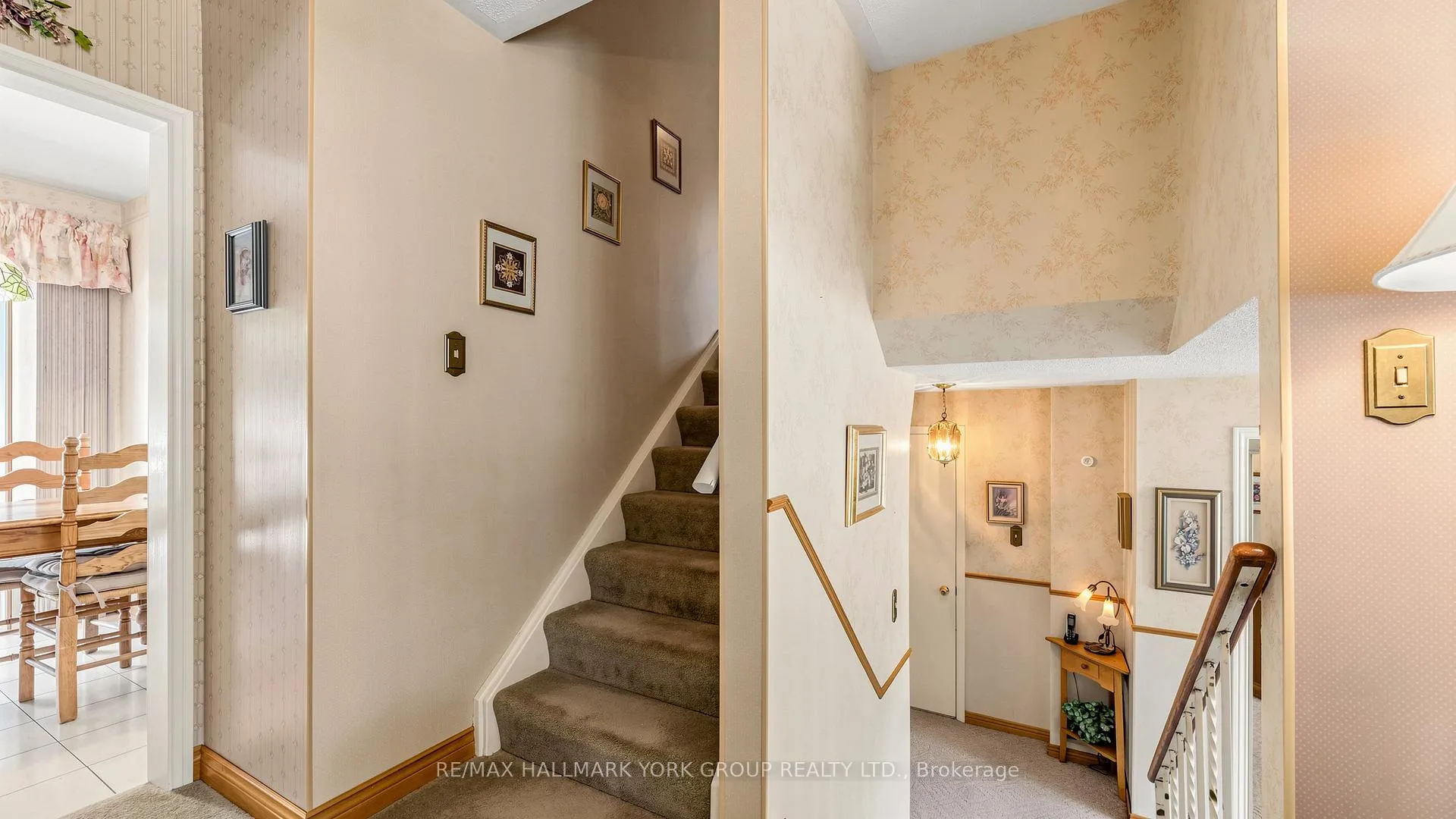Photo 19 of 24 Devins Drive, Aurora, Aurora Heights — HOMEH