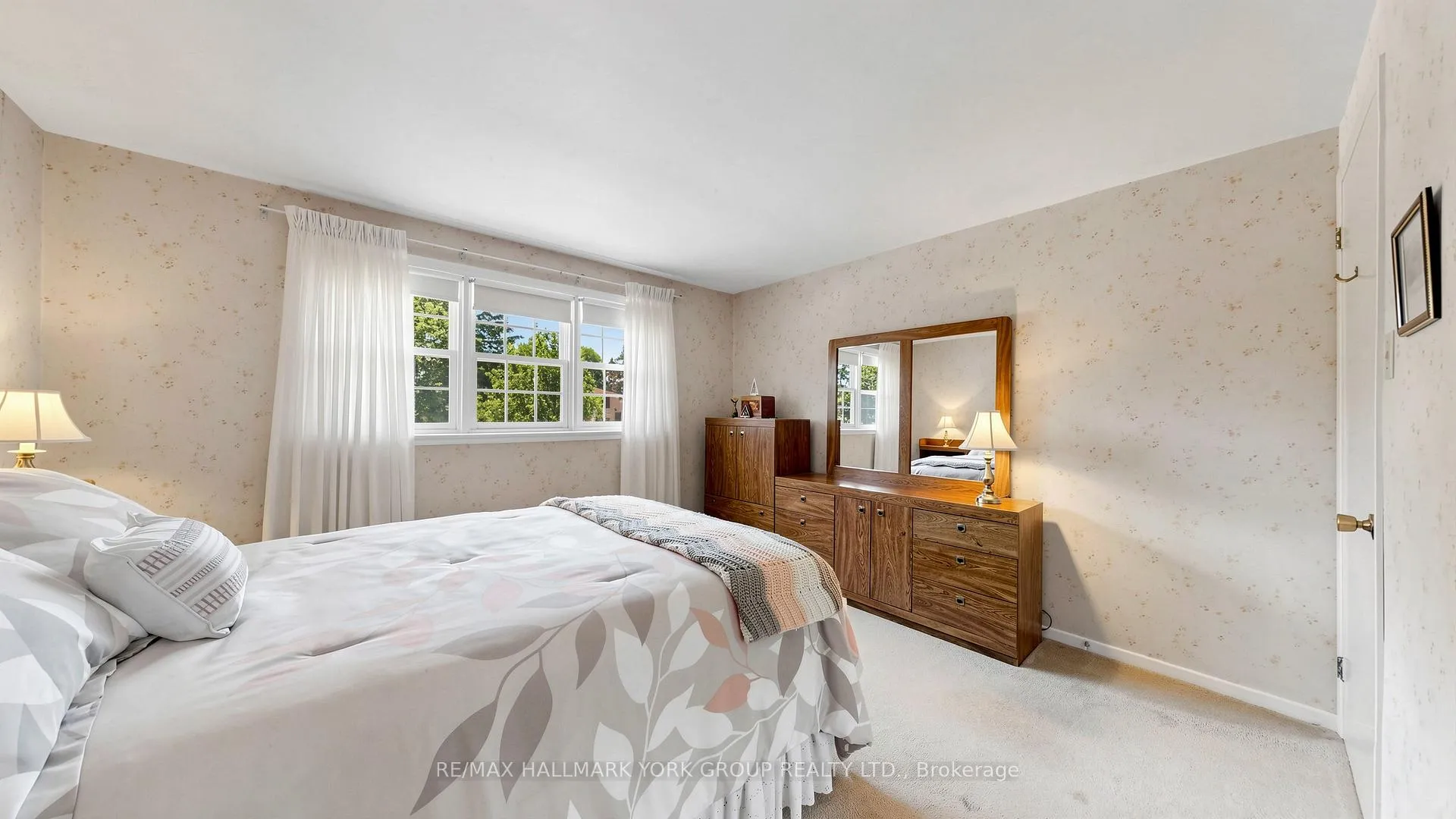 Photo 23 of 24 Devins Drive, Aurora, Aurora Heights — HOMEH