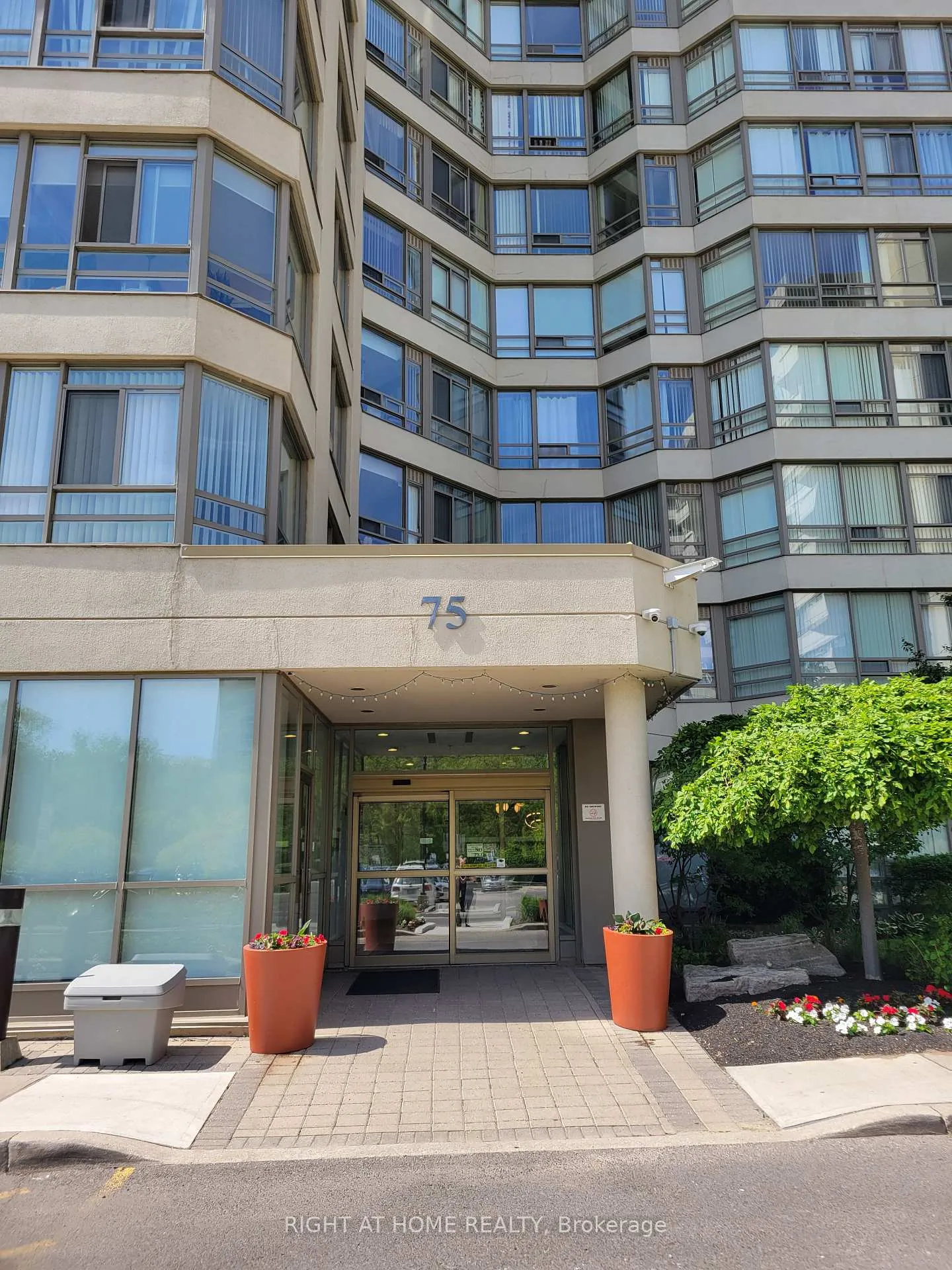 Photo 5 of Unit PH2, 75 King Street E, Mississauga, Cooksville — HOMEH