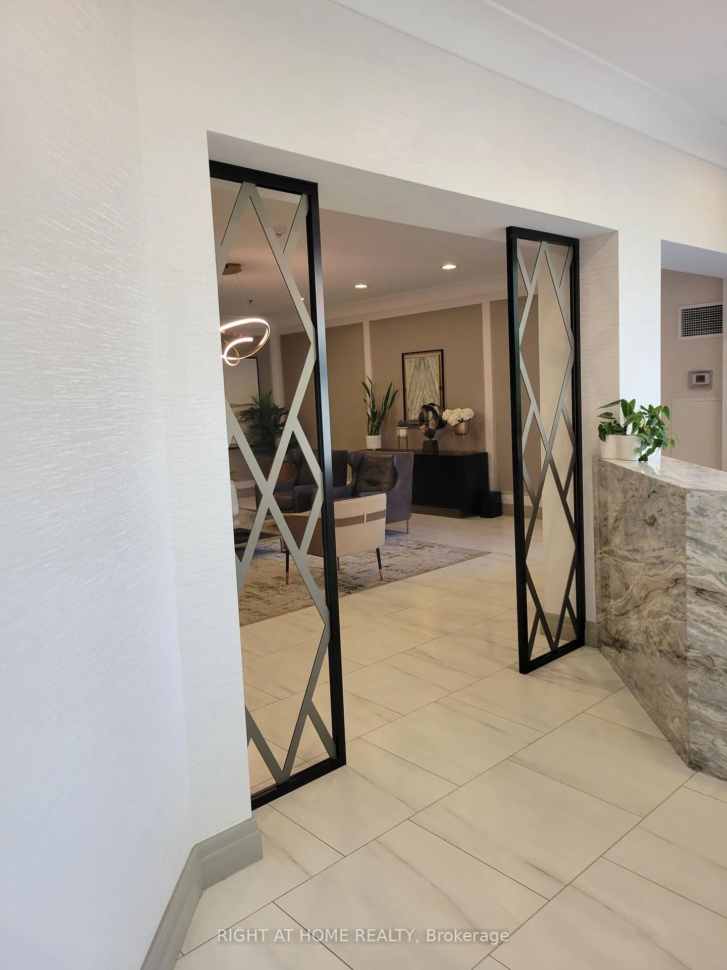 Photo 8 of Unit PH2, 75 King Street E, Mississauga, Cooksville — HOMEH