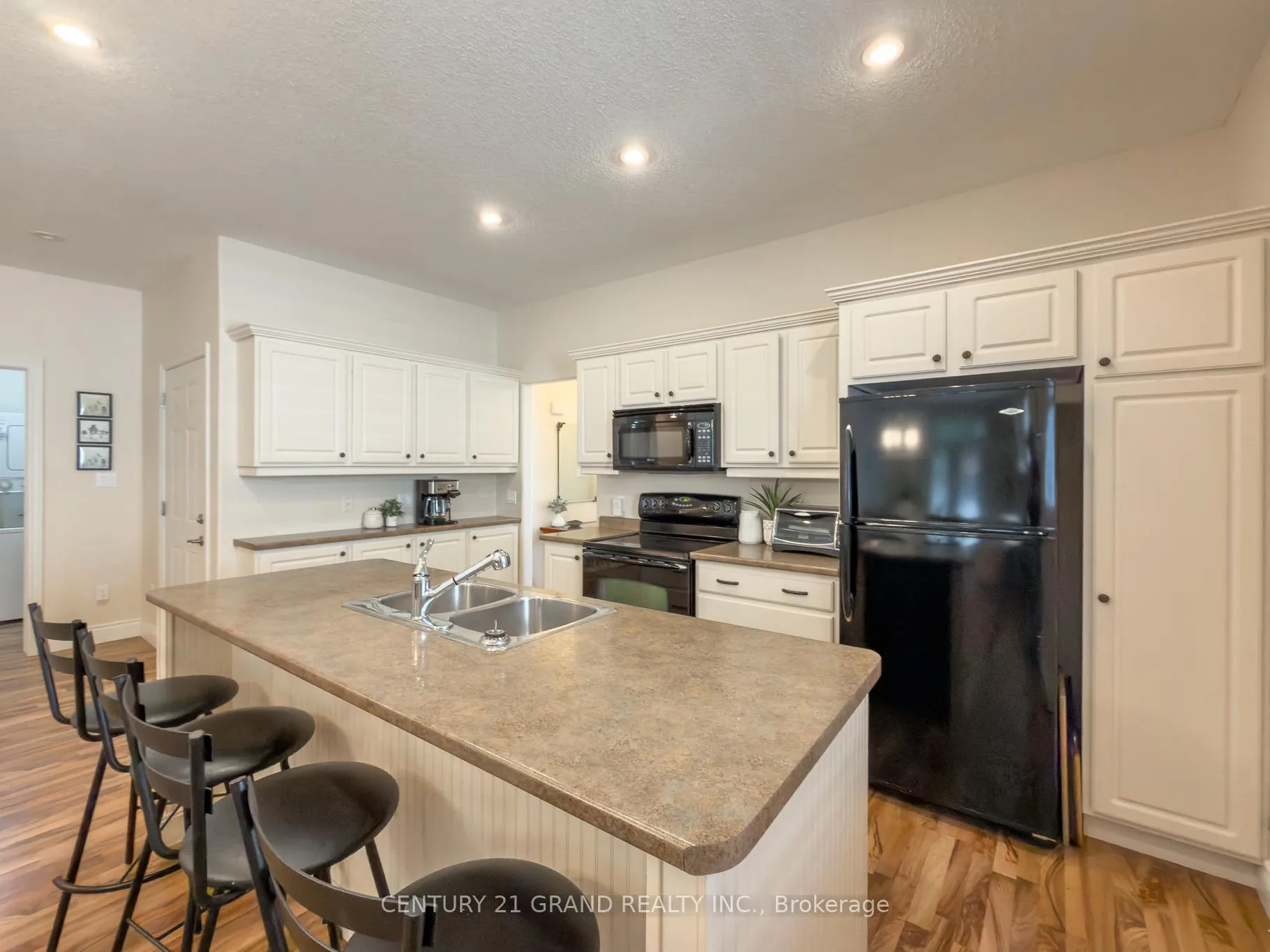 Photo 3 of Unit 2, 95 North Park, Brantford, East Ward — HOMEH