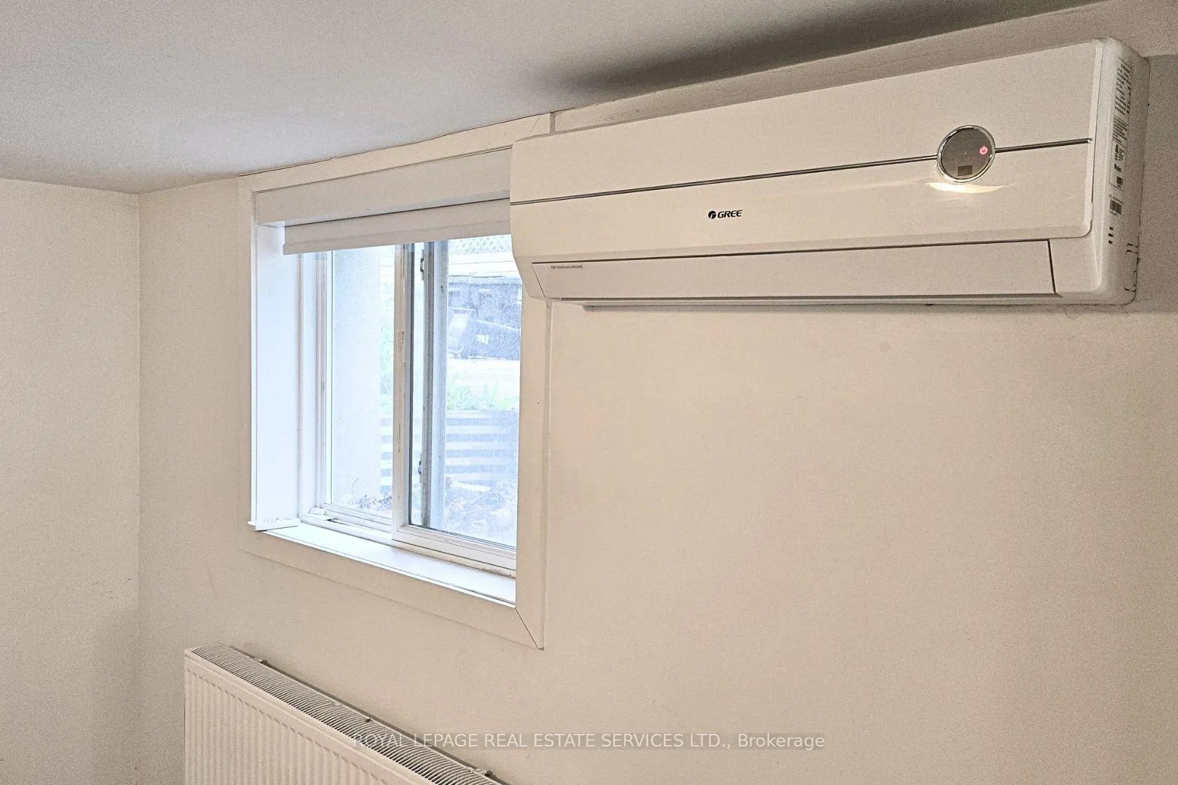 Photo 5 of Unit 1, 28A Third Street, Etobicoke, New Toronto — HOMEH