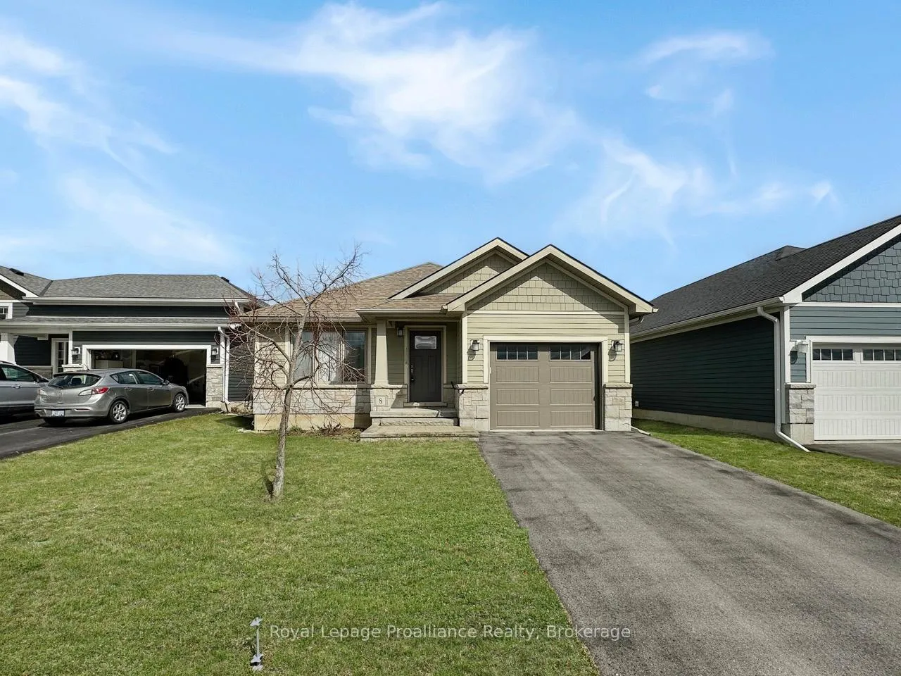 Front of 8 Tessa Boulevard