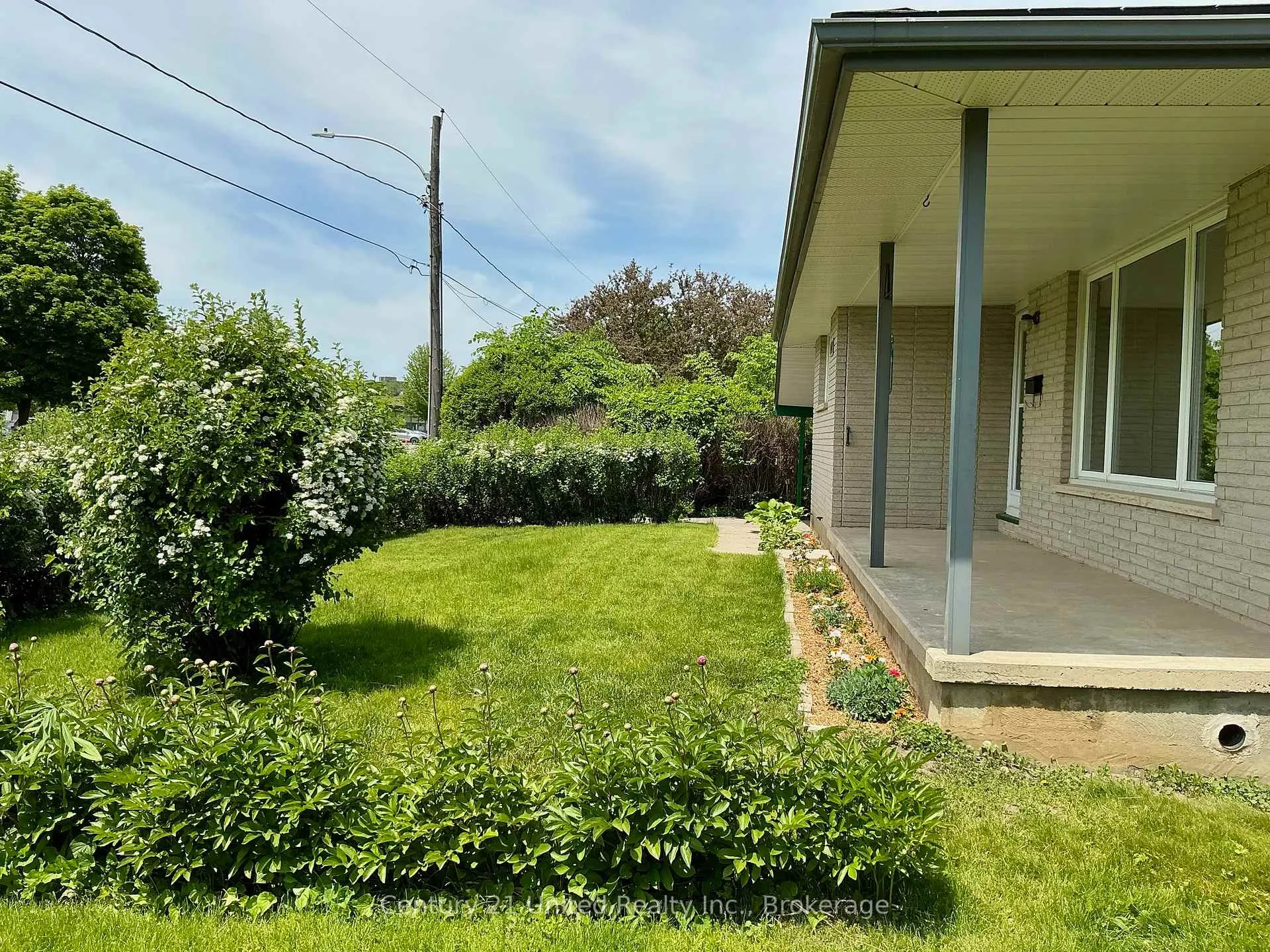 Photo 3 of 922 Wightman Avenue, Peterborough, Otonabee Ward 1 — HOMEH