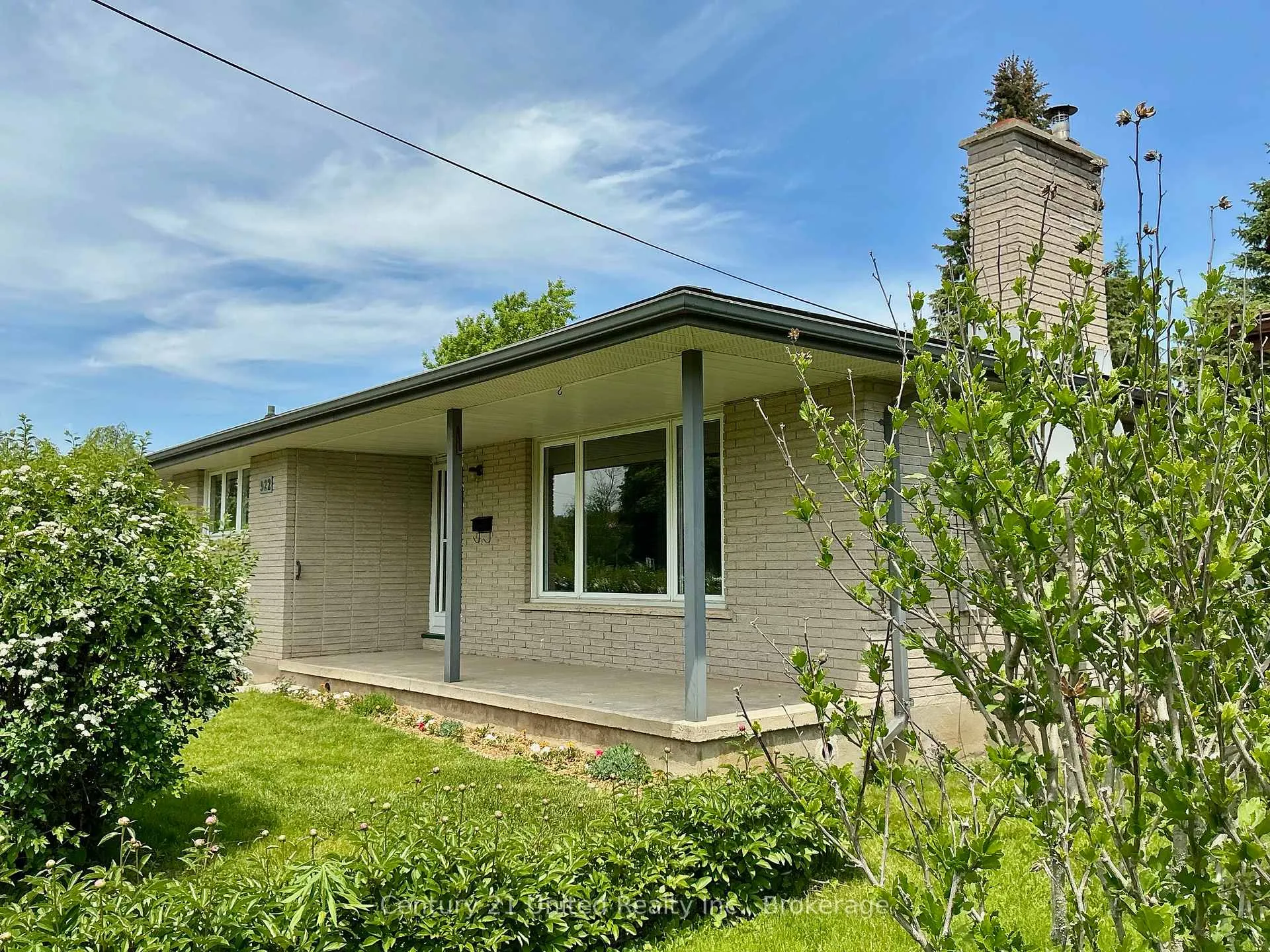 Photo 4 of 922 Wightman Avenue, Peterborough, Otonabee Ward 1 — HOMEH