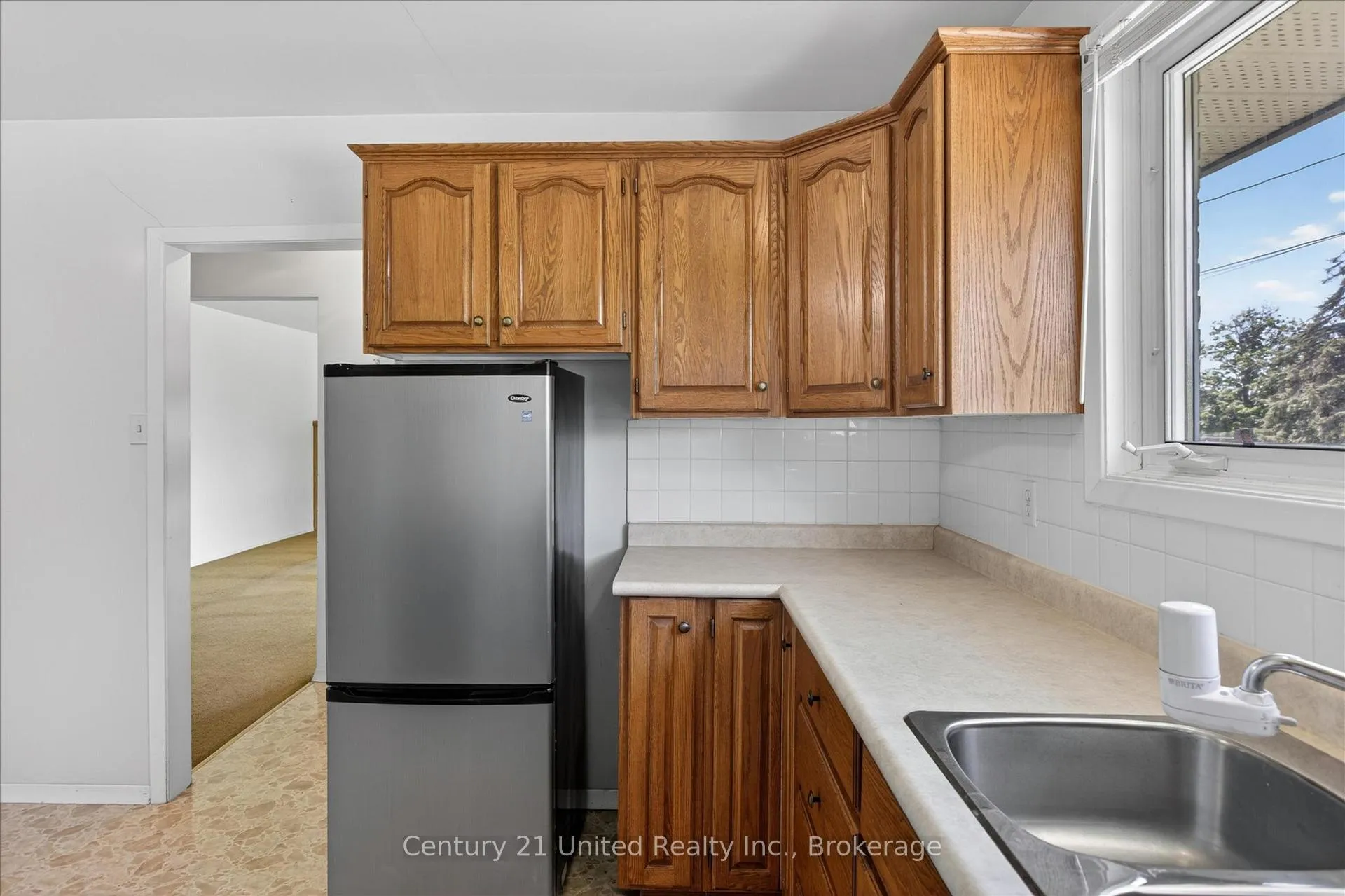 Photo 10 of 922 Wightman Avenue, Peterborough, Otonabee Ward 1 — HOMEH
