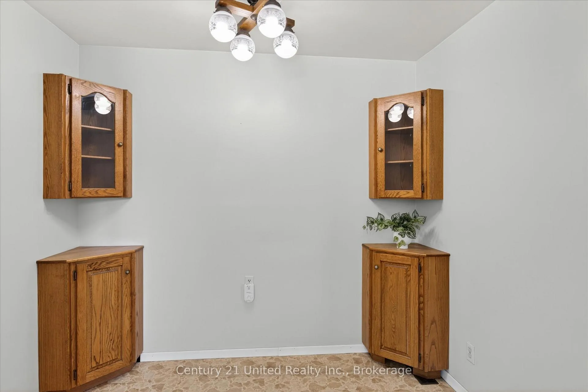 Photo 12 of 922 Wightman Avenue, Peterborough, Otonabee Ward 1 — HOMEH