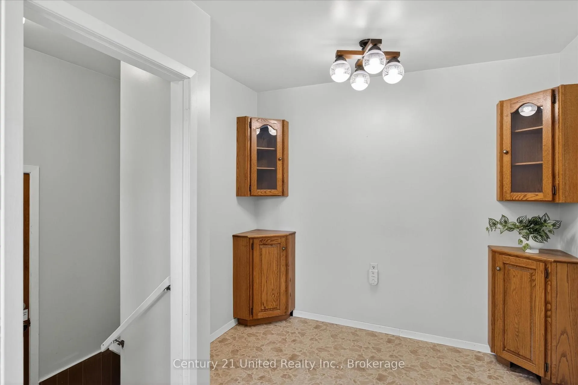 Photo 13 of 922 Wightman Avenue, Peterborough, Otonabee Ward 1 — HOMEH