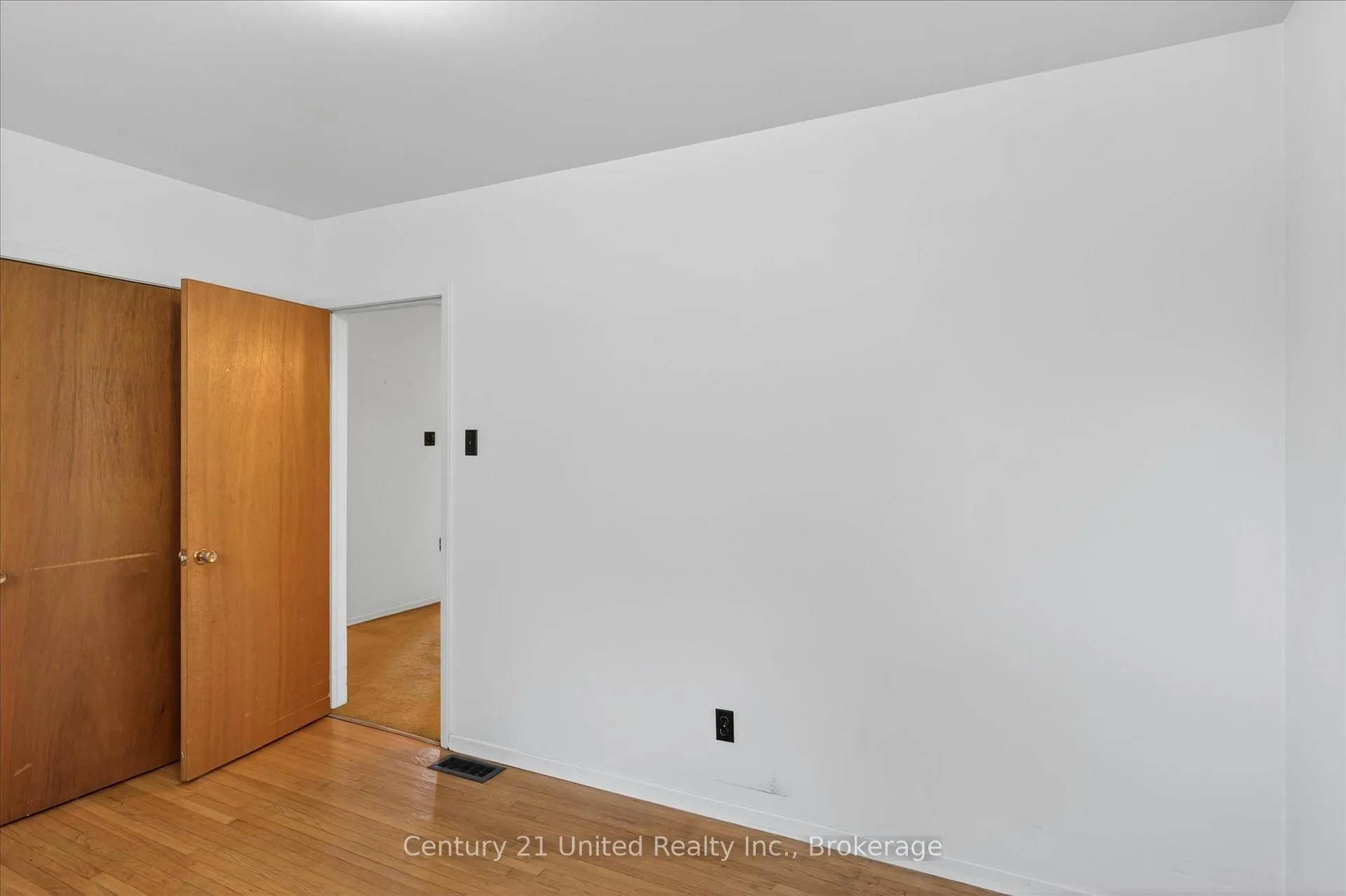 Photo 16 of 922 Wightman Avenue, Peterborough, Otonabee Ward 1 — HOMEH