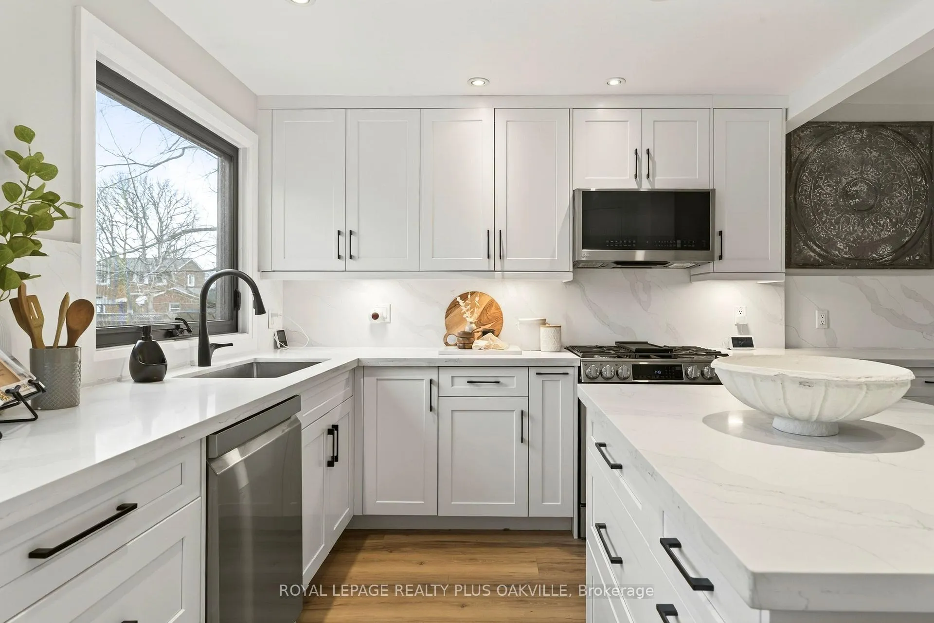 Photo 7 of 381 Elizabeth Street, Grimsby, Grimsby Beach — HOMEH