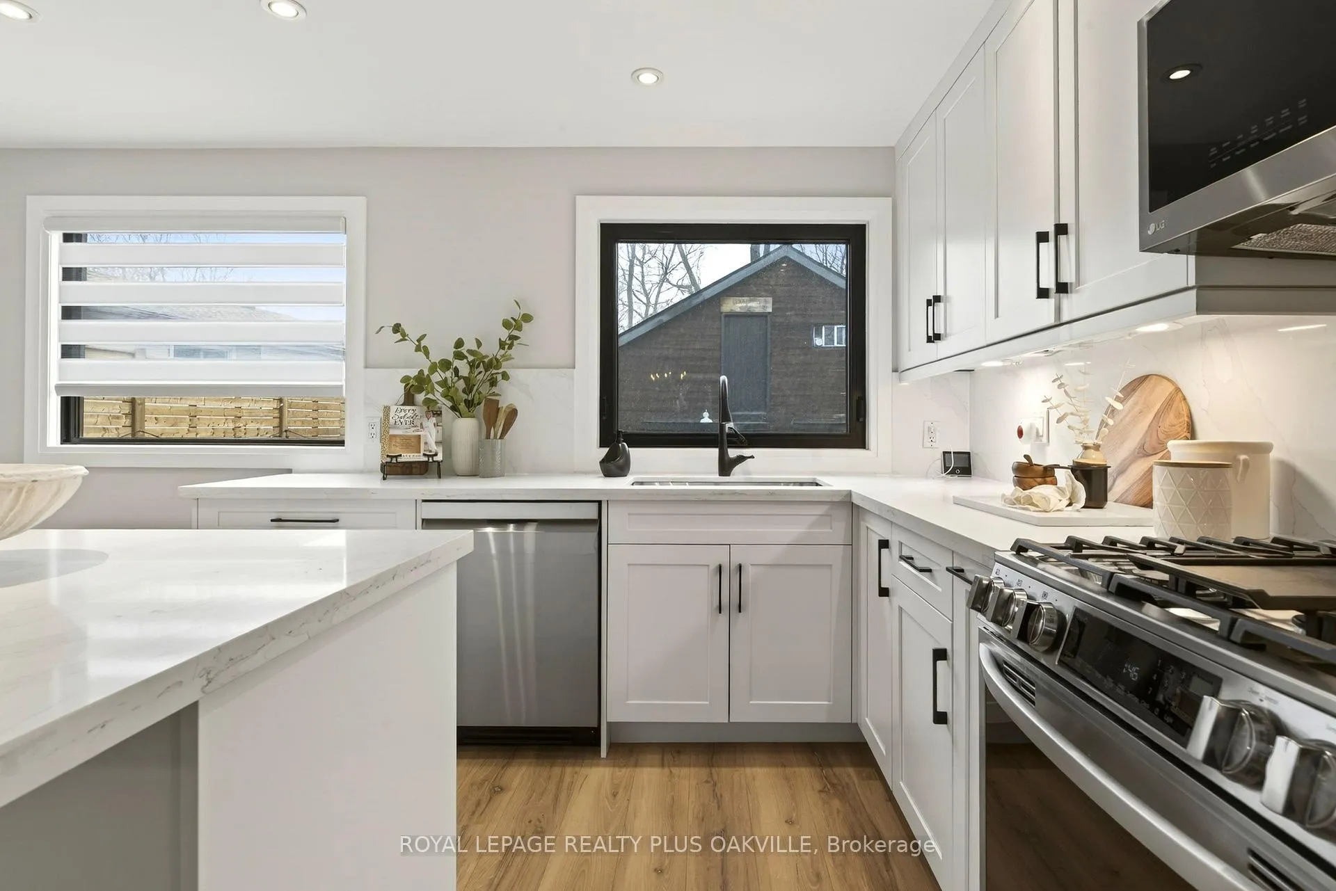 Photo 9 of 381 Elizabeth Street, Grimsby, Grimsby Beach — HOMEH