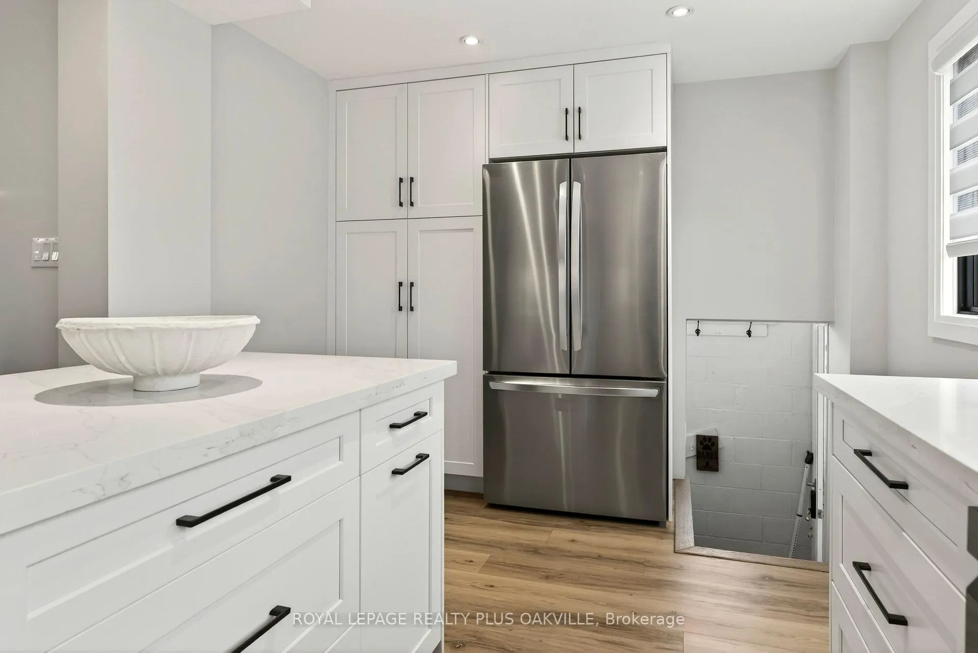 Photo 10 of 381 Elizabeth Street, Grimsby, Grimsby Beach — HOMEH
