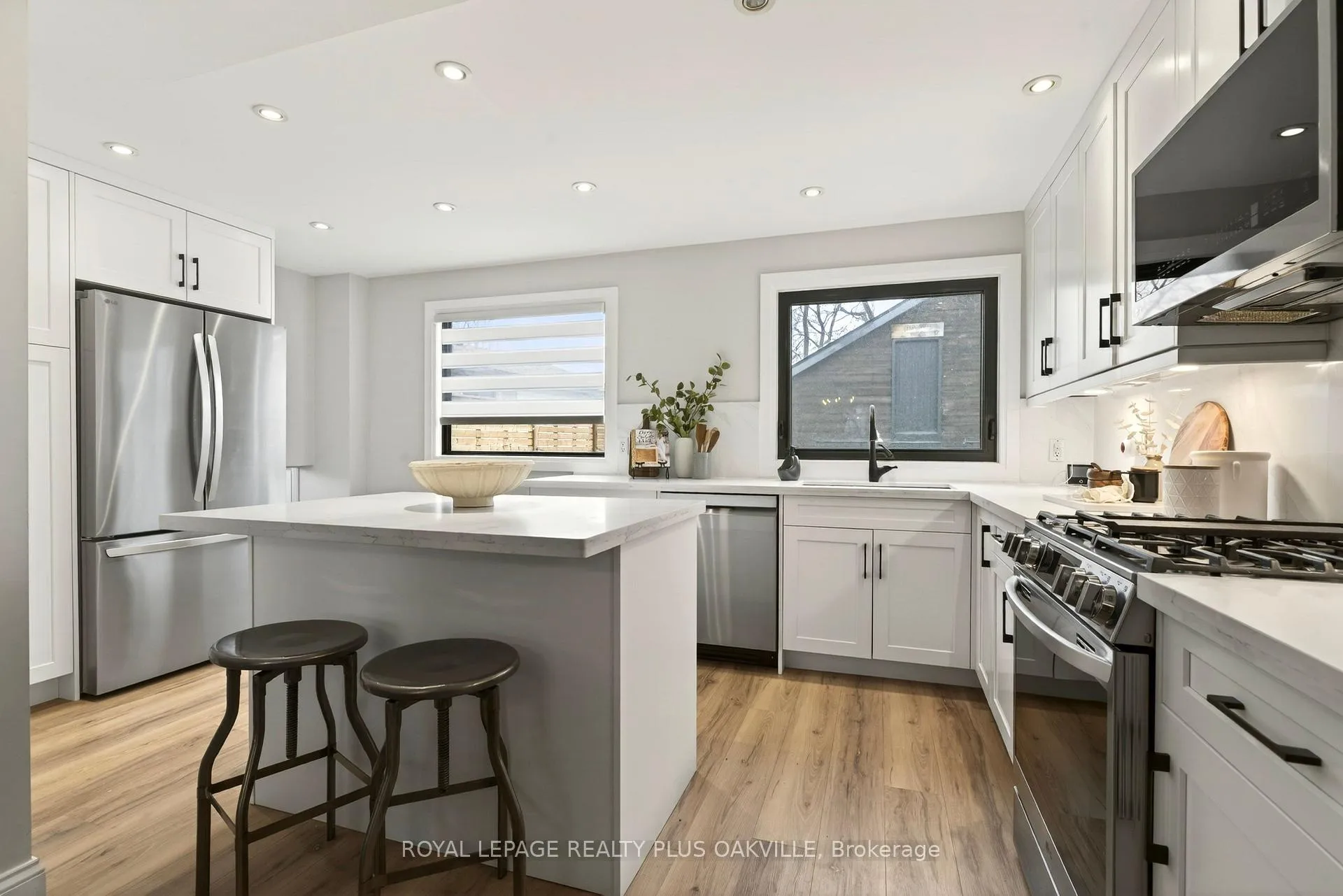 Photo 11 of 381 Elizabeth Street, Grimsby, Grimsby Beach — HOMEH