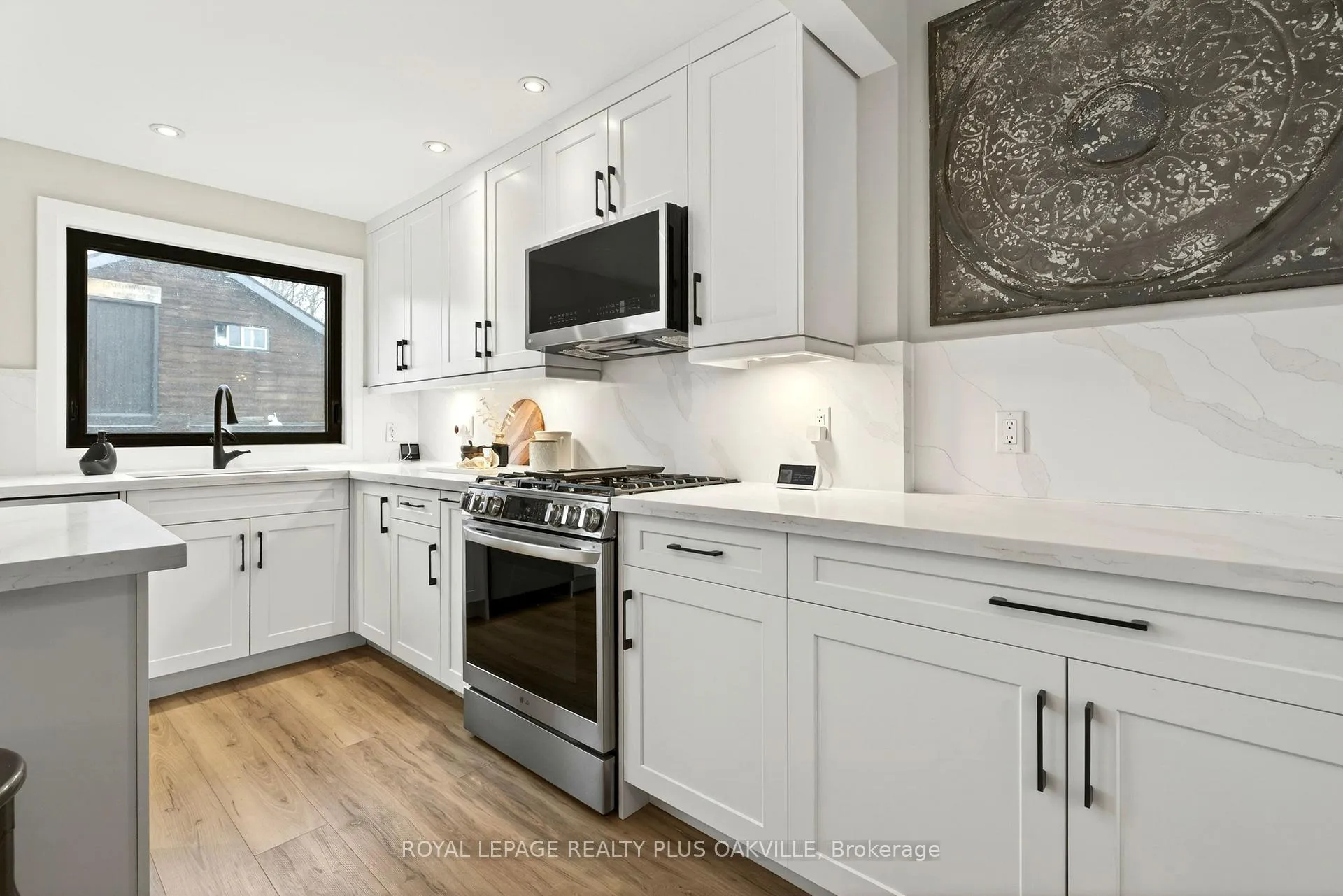 Photo 12 of 381 Elizabeth Street, Grimsby, Grimsby Beach — HOMEH