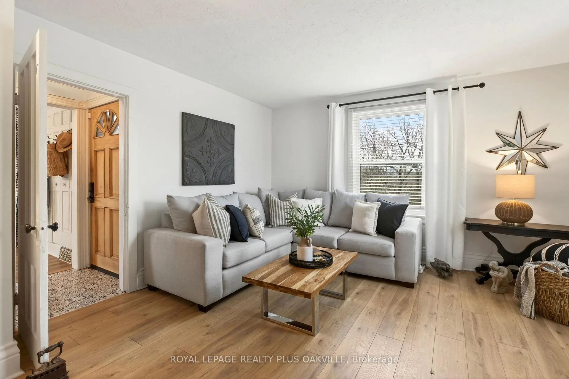 Photo 20 of 381 Elizabeth Street, Grimsby, Grimsby Beach — HOMEH