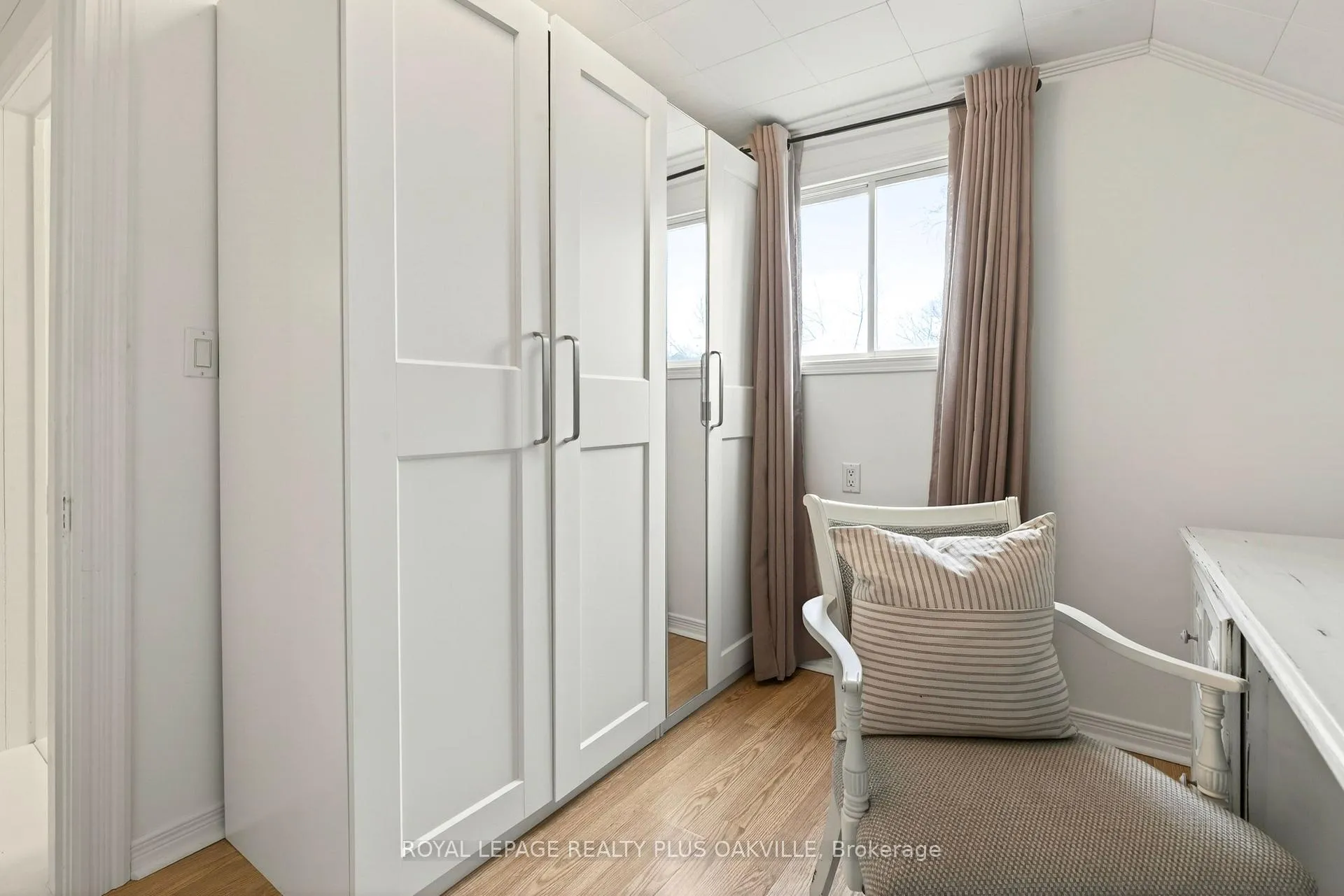 Photo 31 of 381 Elizabeth Street, Grimsby, Grimsby Beach — HOMEH
