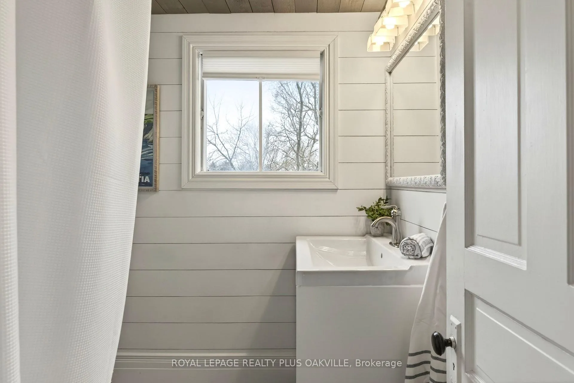 Photo 32 of 381 Elizabeth Street, Grimsby, Grimsby Beach — HOMEH