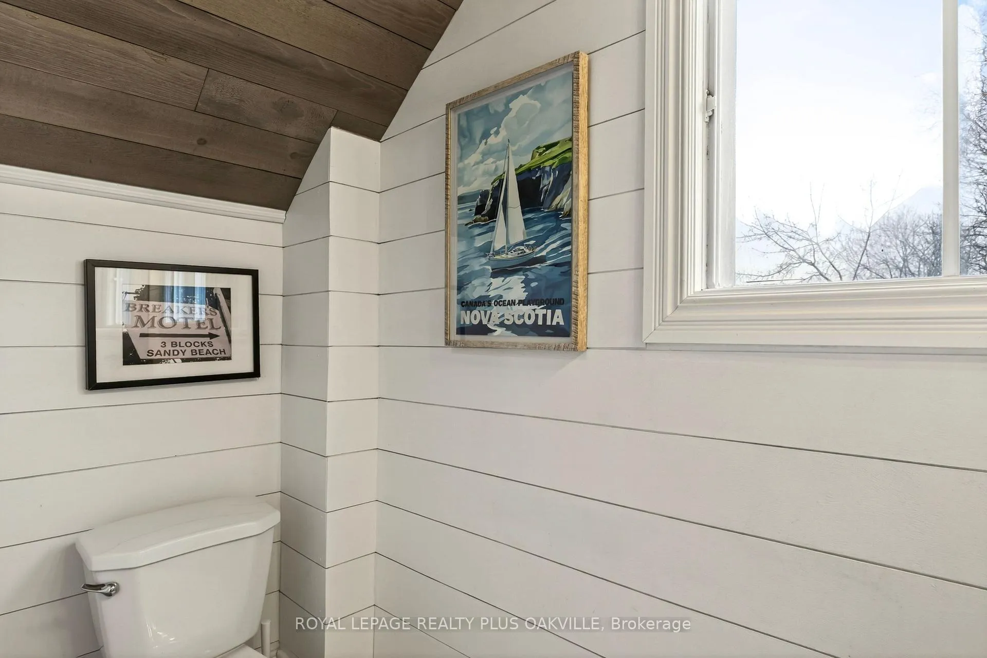 Photo 33 of 381 Elizabeth Street, Grimsby, Grimsby Beach — HOMEH