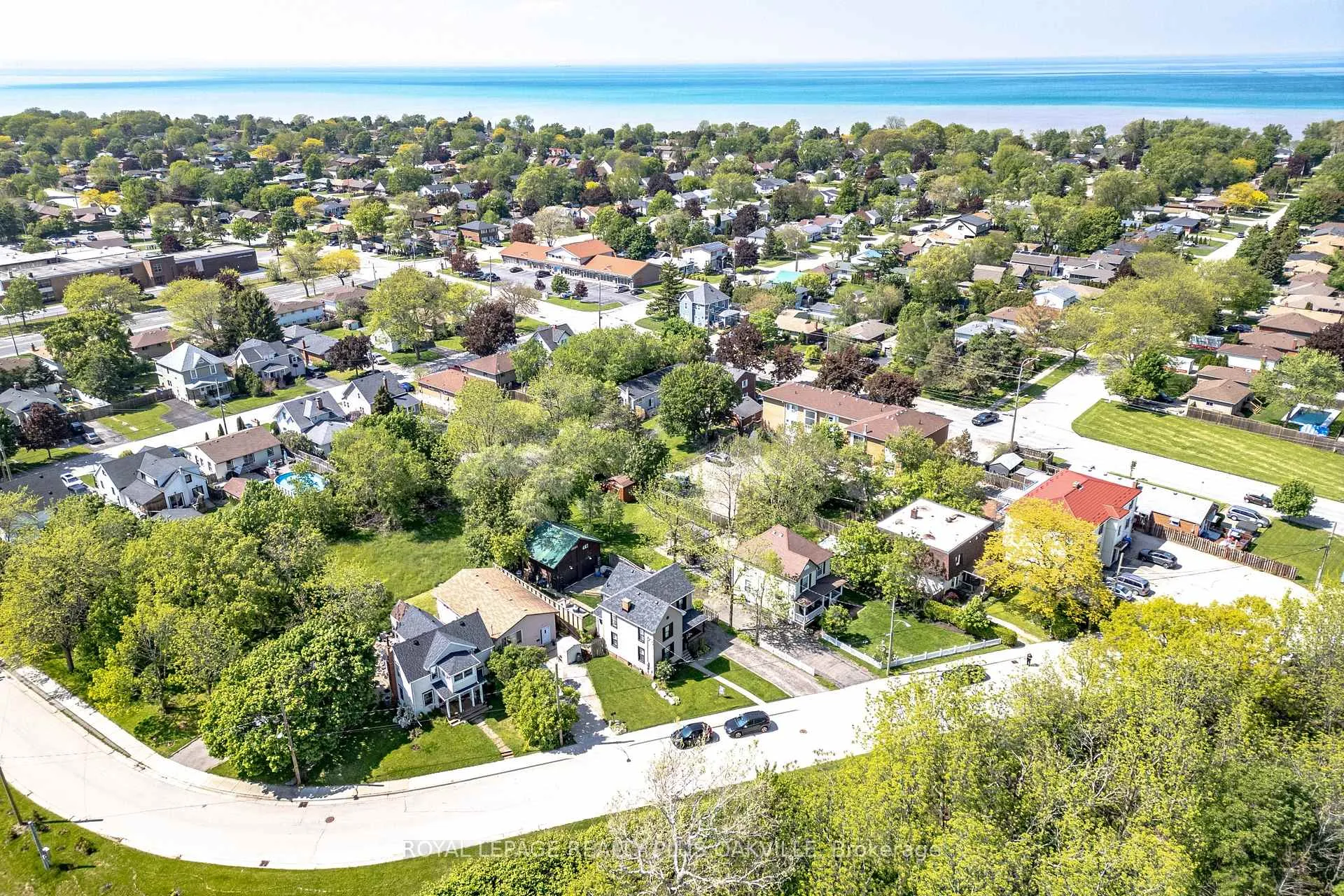 Photo 44 of 381 Elizabeth Street, Grimsby, Grimsby Beach — HOMEH