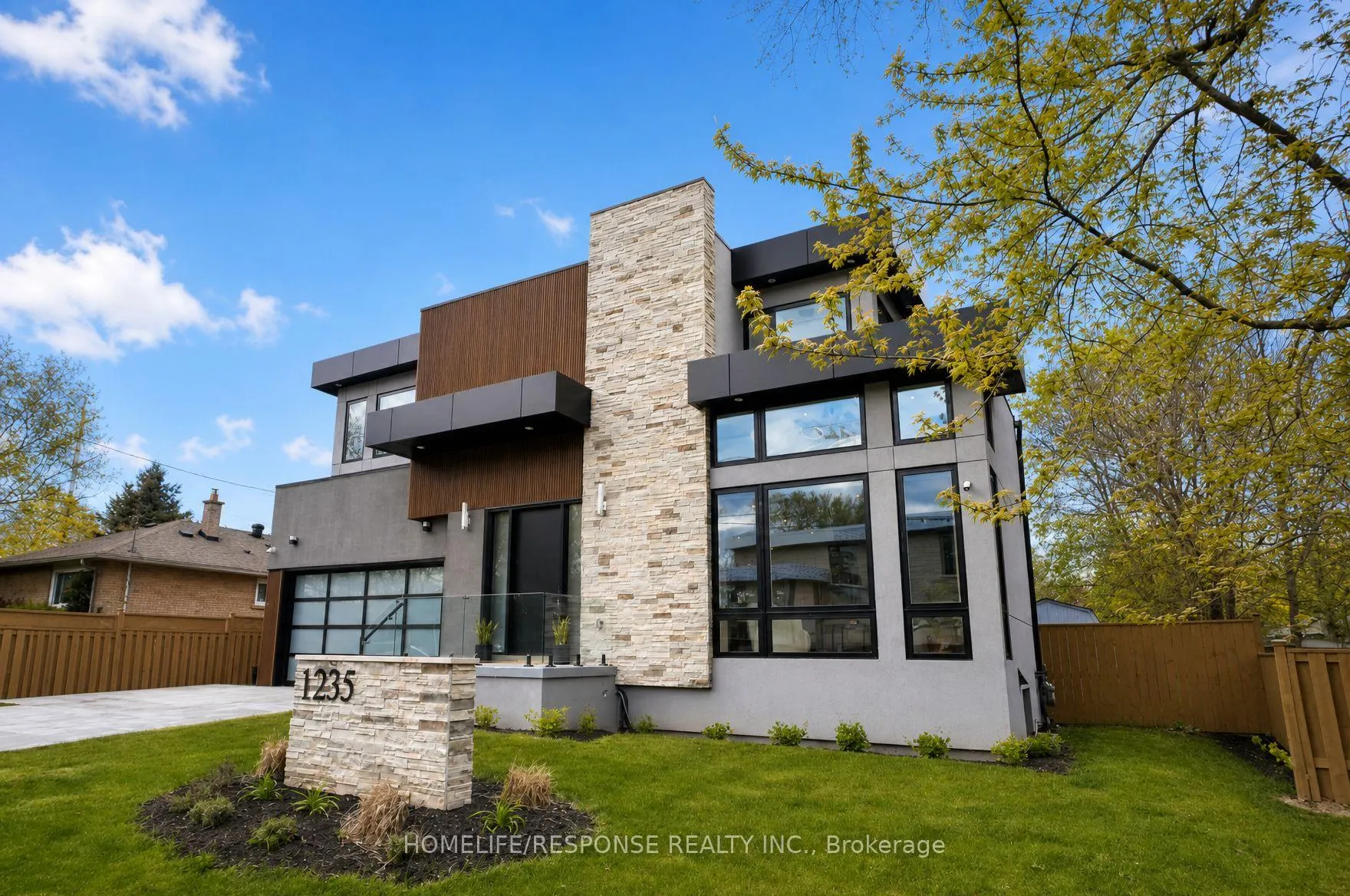 Photo 2 of 1235 Whittington Road, Mississauga, Clarkson — HOMEH