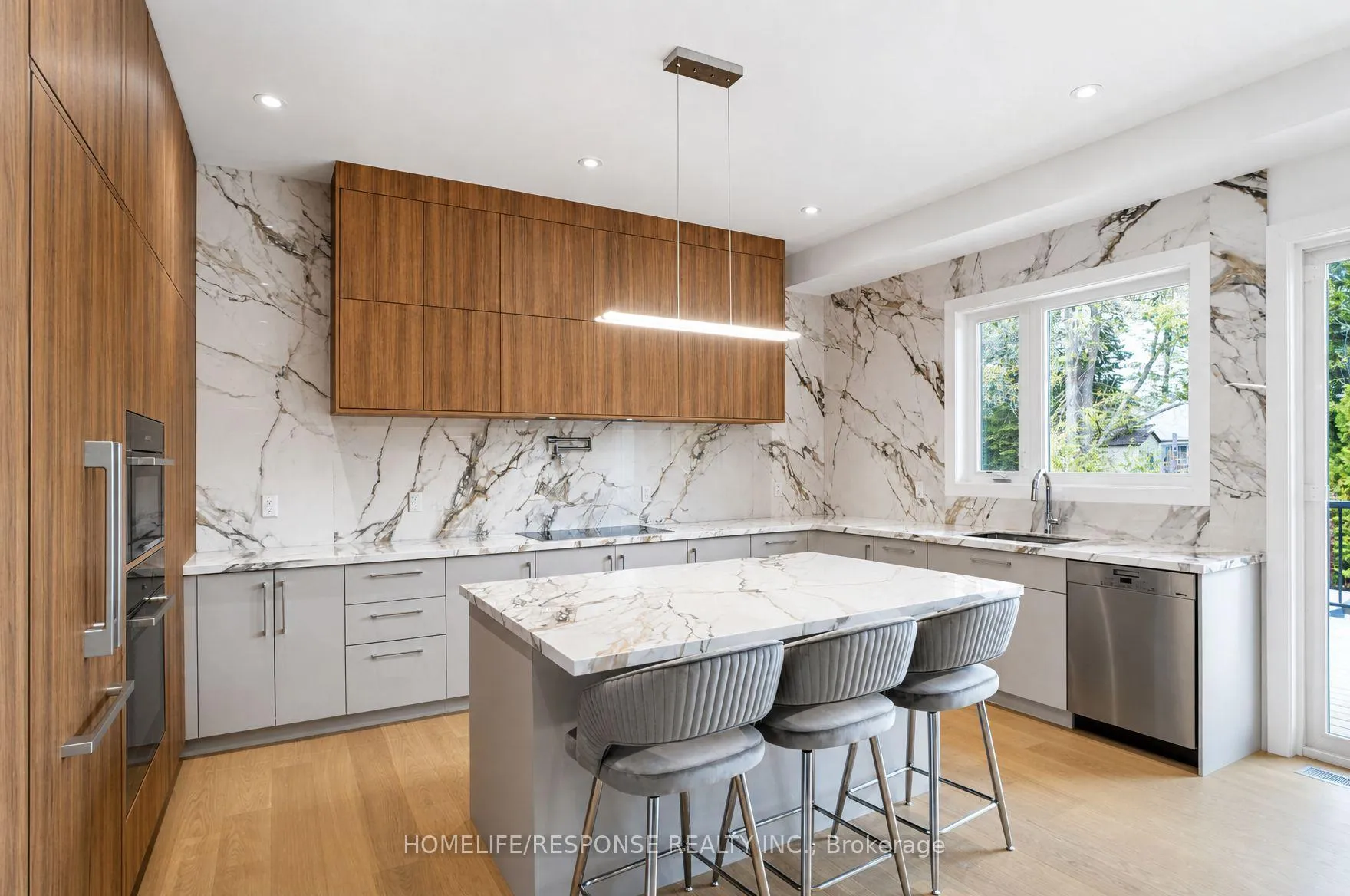 Photo 5 of 1235 Whittington Road, Mississauga, Clarkson — HOMEH