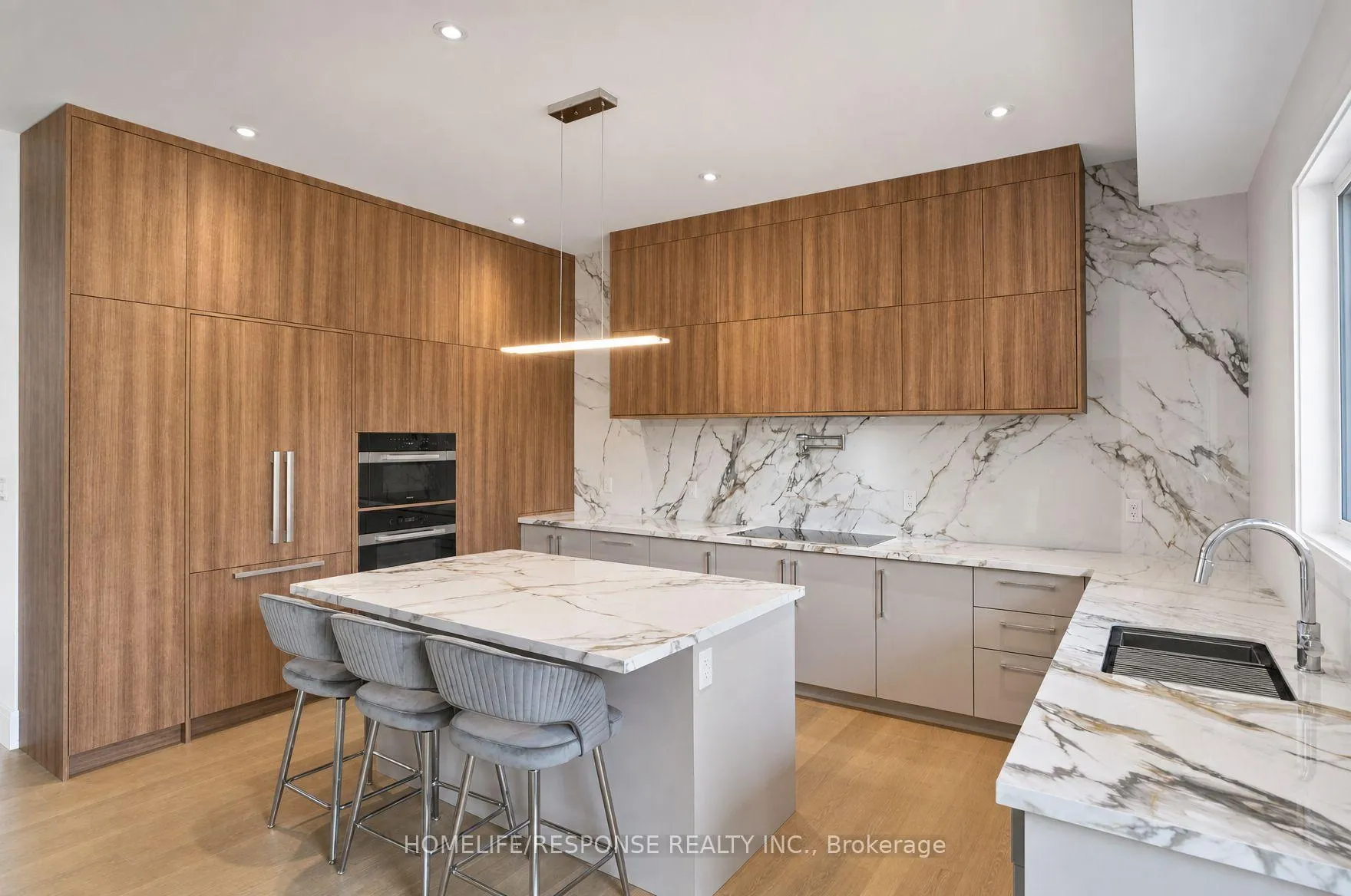 Photo 6 of 1235 Whittington Road, Mississauga, Clarkson — HOMEH