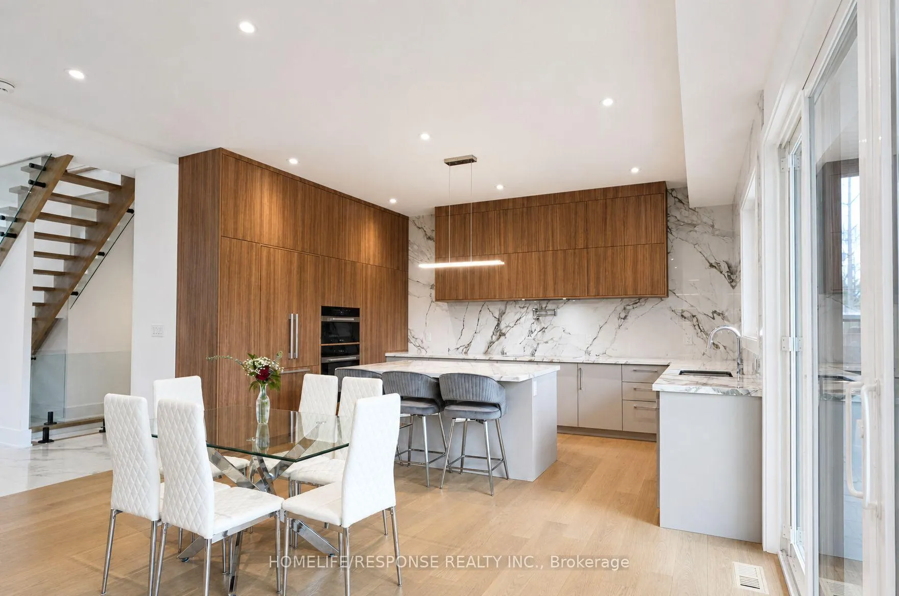 Photo 7 of 1235 Whittington Road, Mississauga, Clarkson — HOMEH