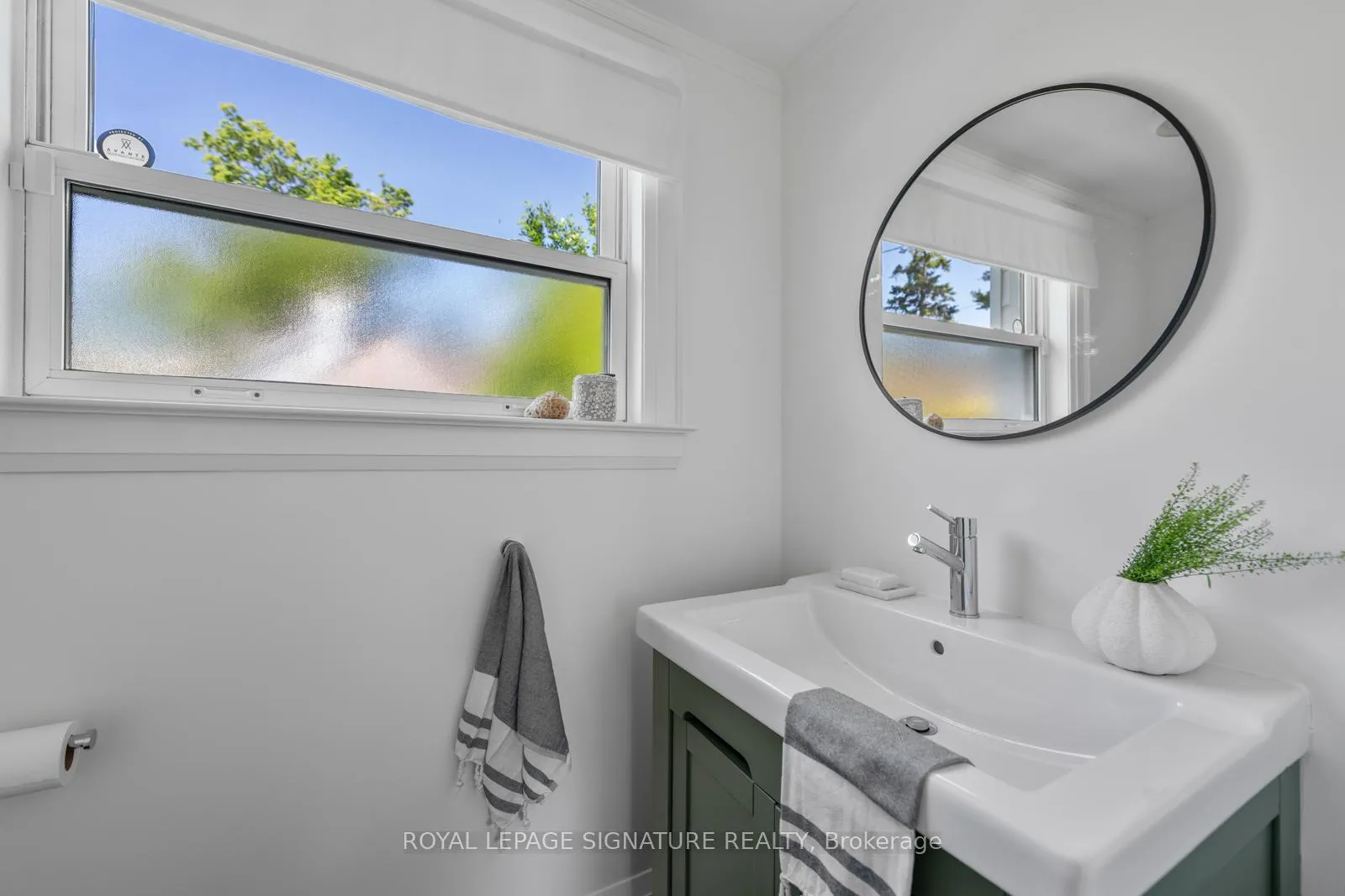Photo 21 of 4 Kimberley Avenue, Toronto, East End-Danforth — HOMEH