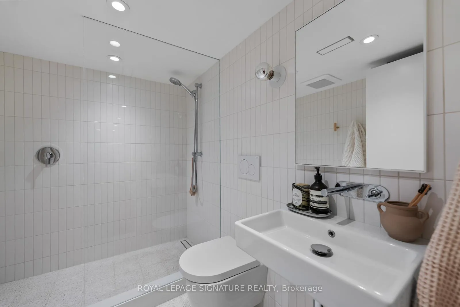 Photo 32 of 4 Kimberley Avenue, Toronto, East End-Danforth — HOMEH
