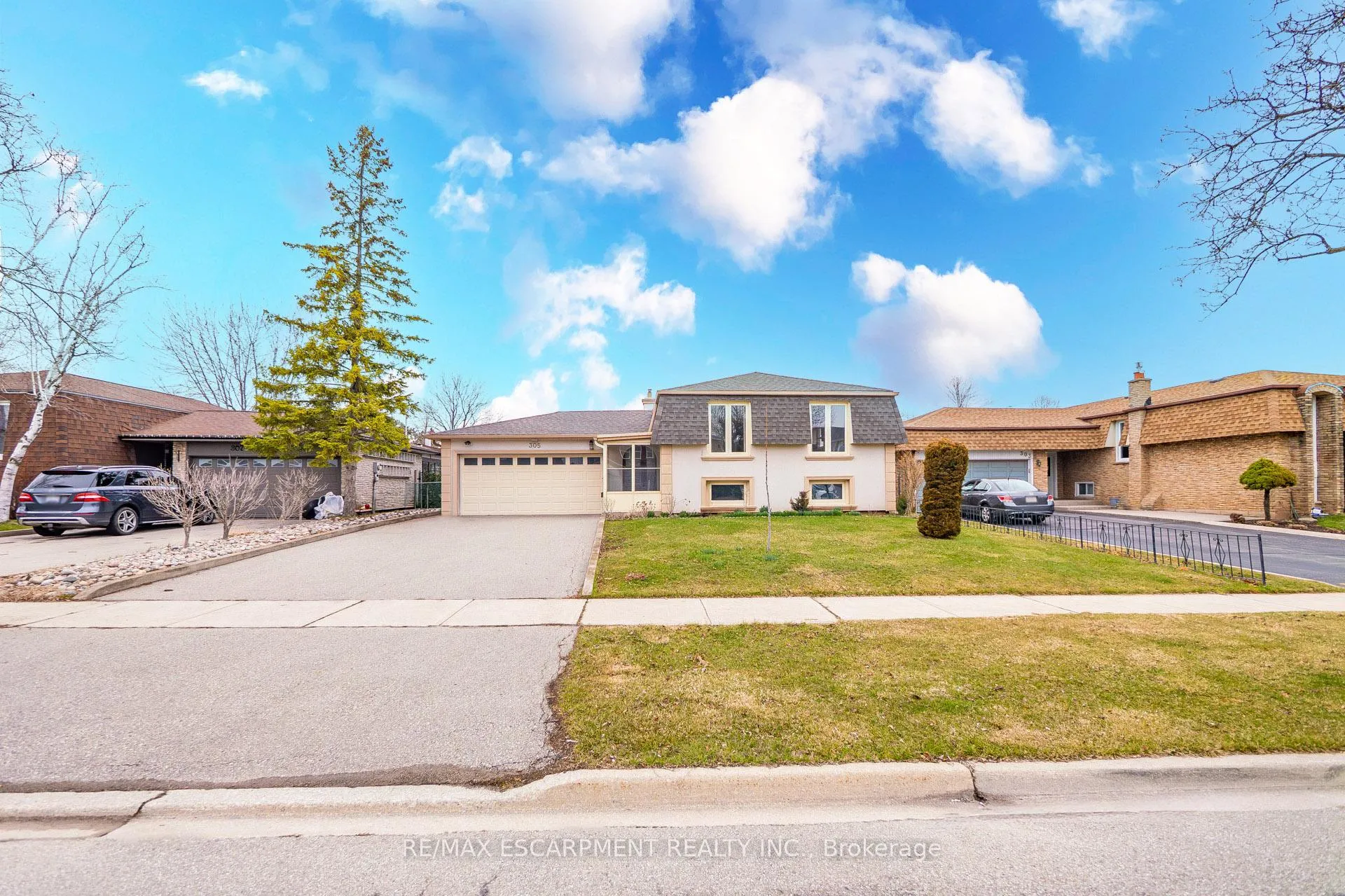 Photo 3 of 305 Pinegrove Road, Oakville, West — HOMEH