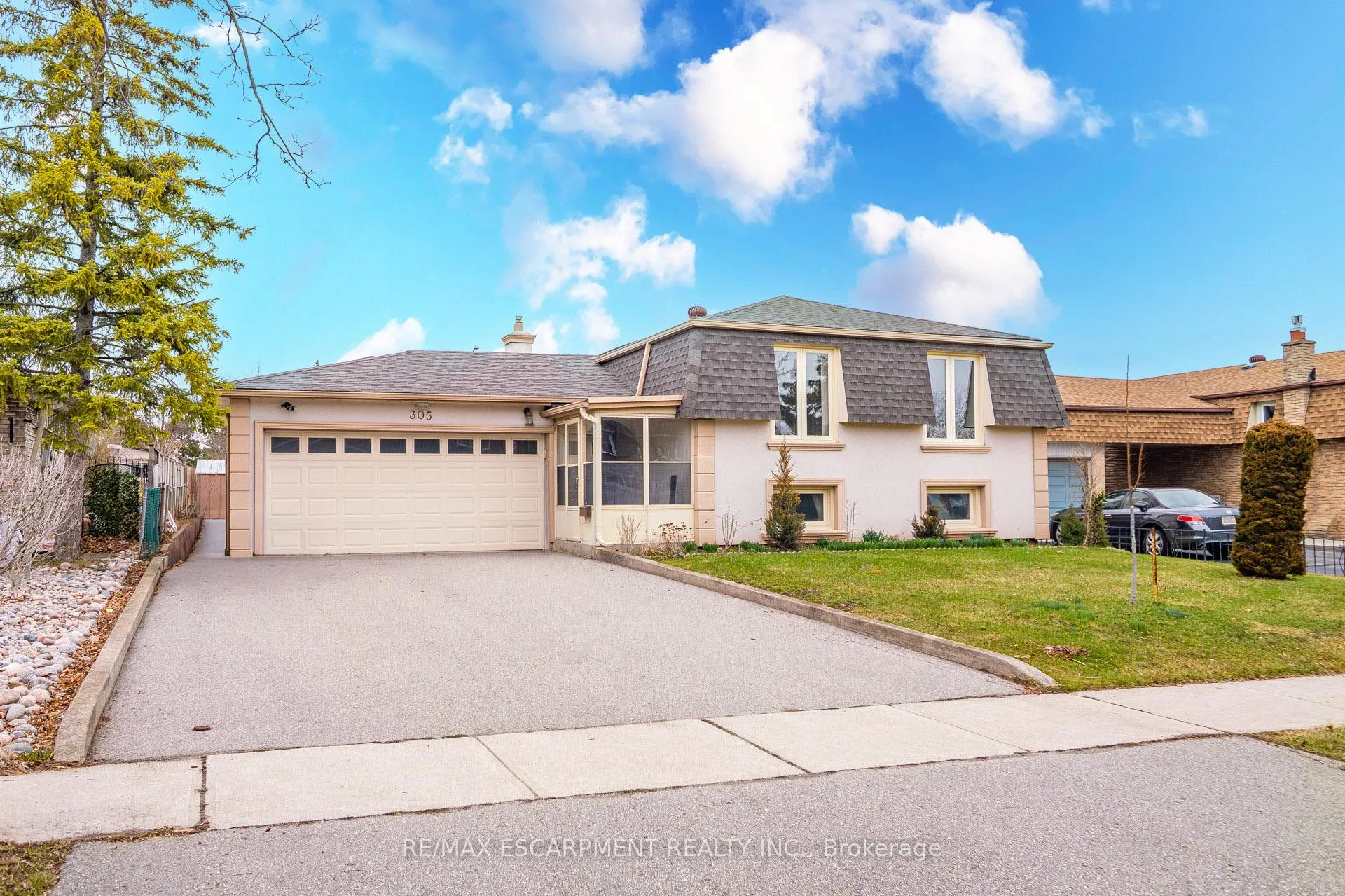 Photo 4 of 305 Pinegrove Road, Oakville, West — HOMEH