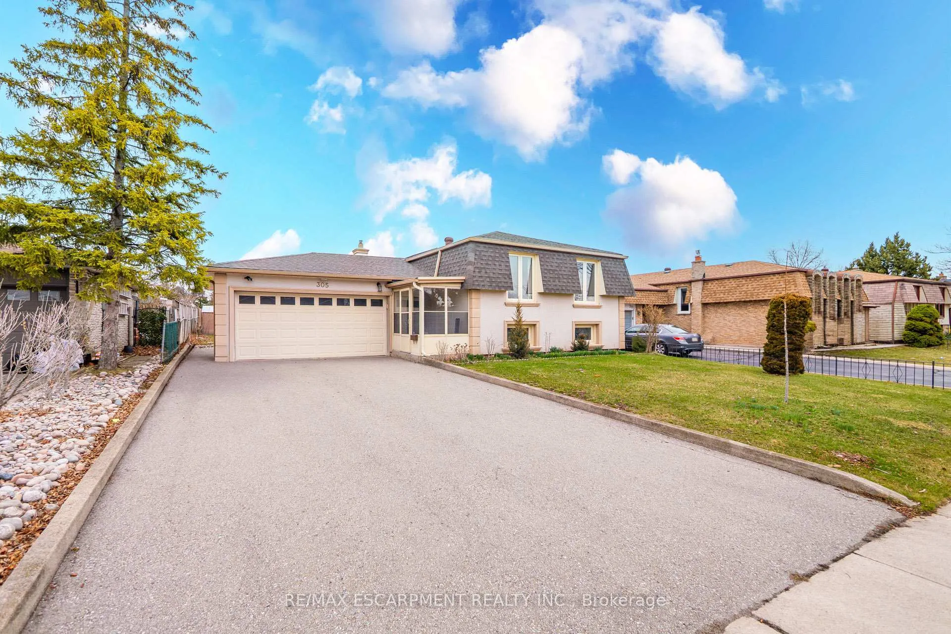 Photo 5 of 305 Pinegrove Road, Oakville, West — HOMEH