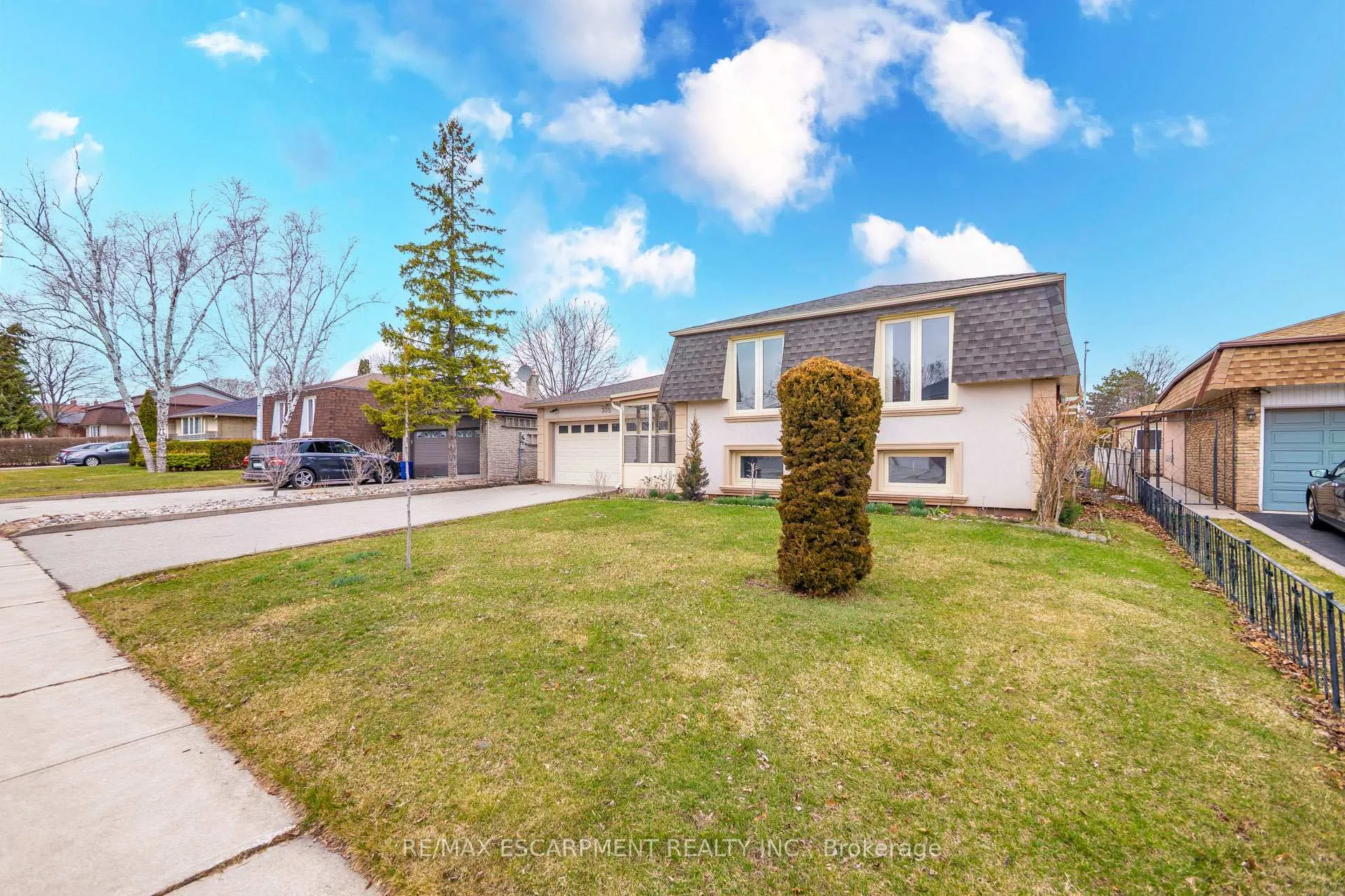 Photo 6 of 305 Pinegrove Road, Oakville, West — HOMEH
