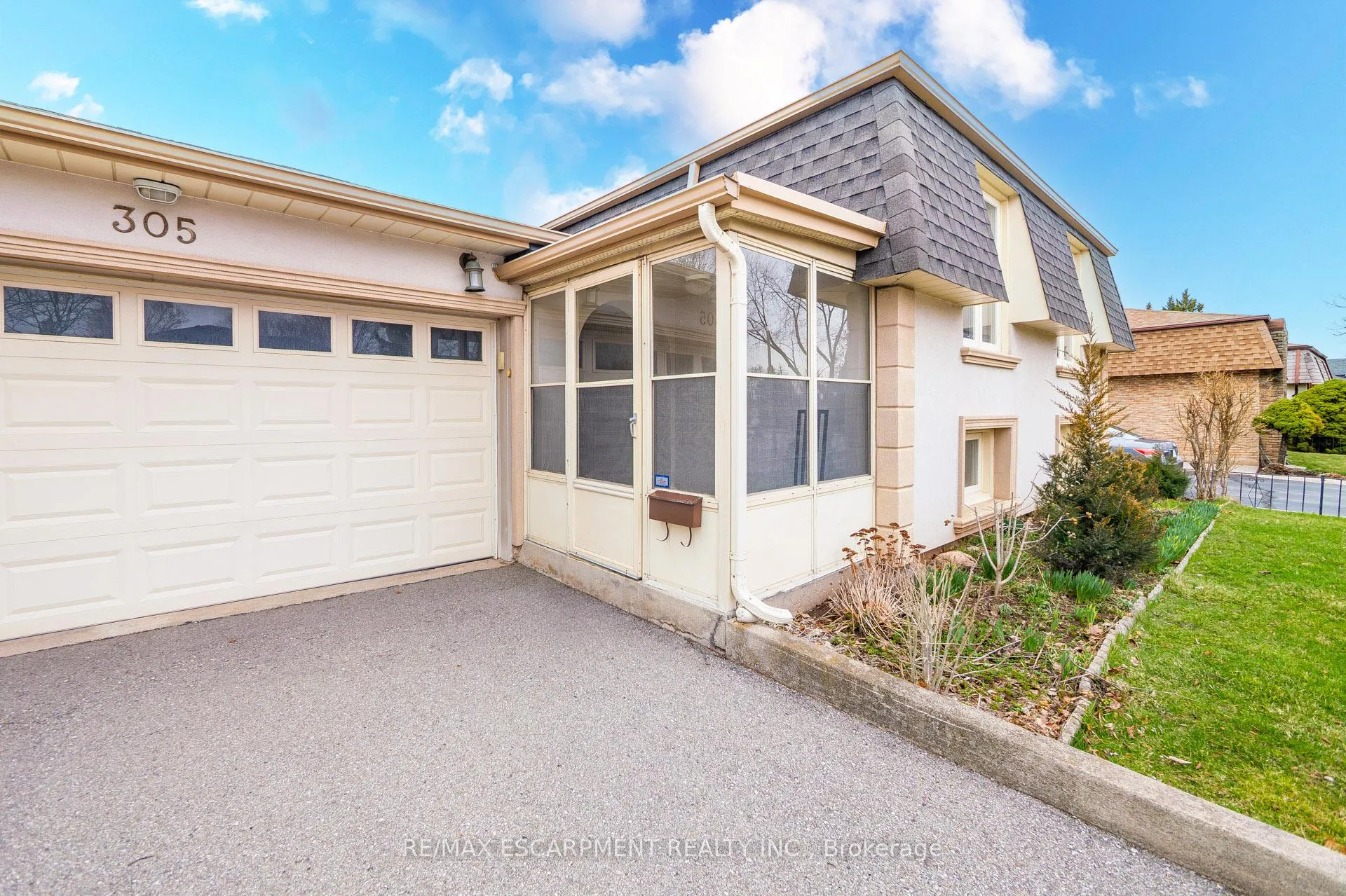 Photo 7 of 305 Pinegrove Road, Oakville, West — HOMEH