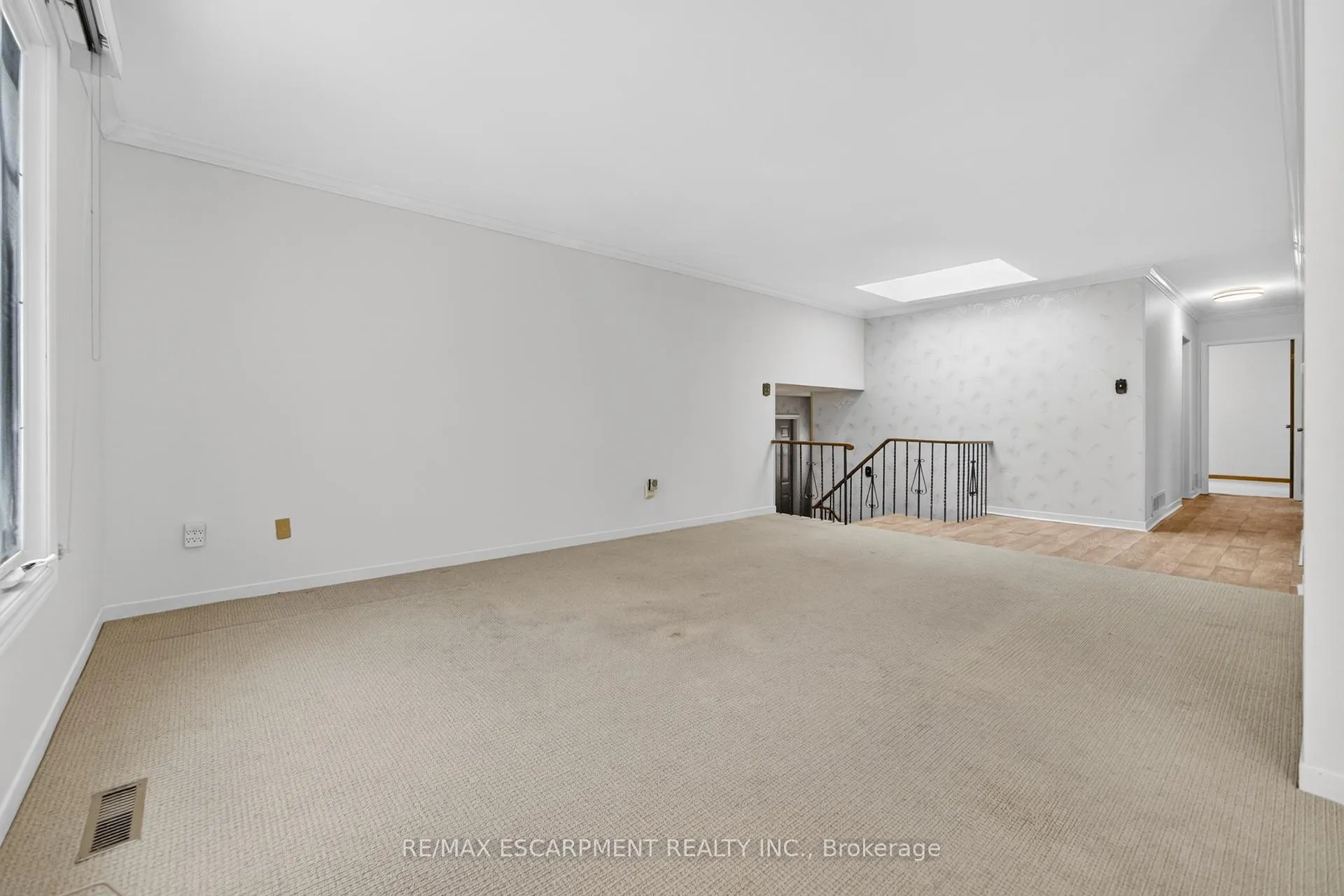 Photo 14 of 305 Pinegrove Road, Oakville, West — HOMEH