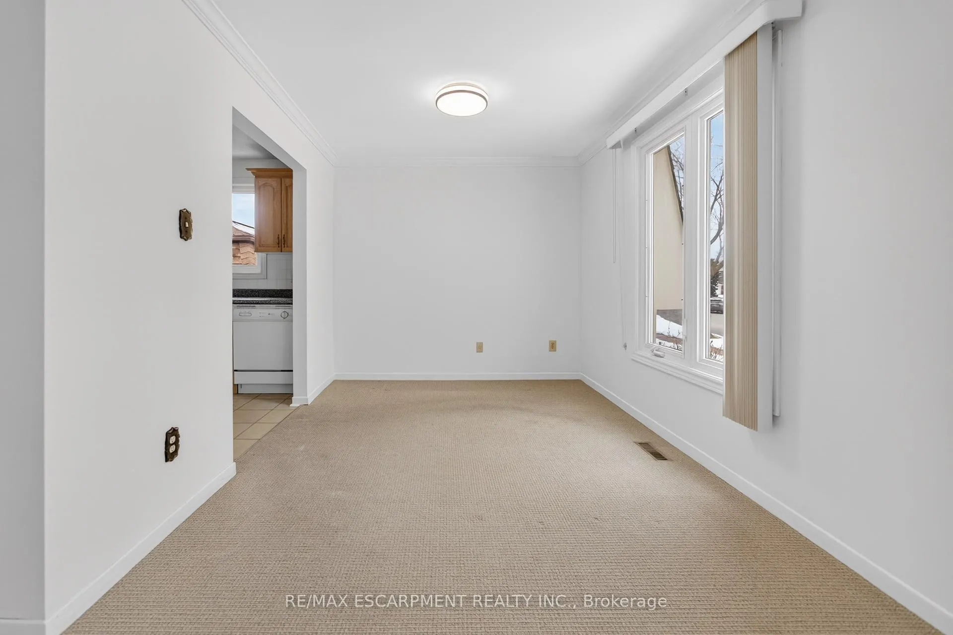 Photo 16 of 305 Pinegrove Road, Oakville, West — HOMEH