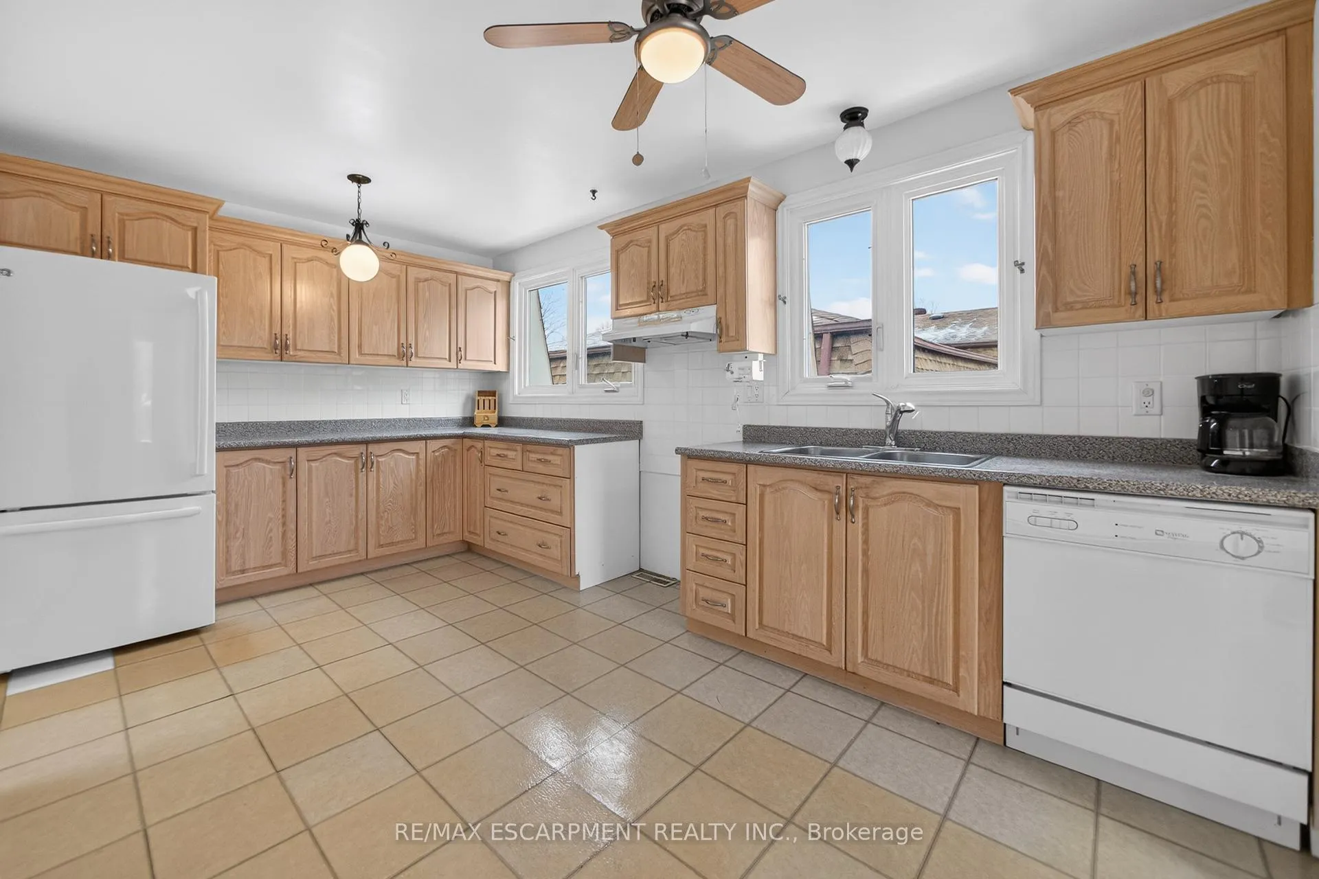 Photo 19 of 305 Pinegrove Road, Oakville, West — HOMEH