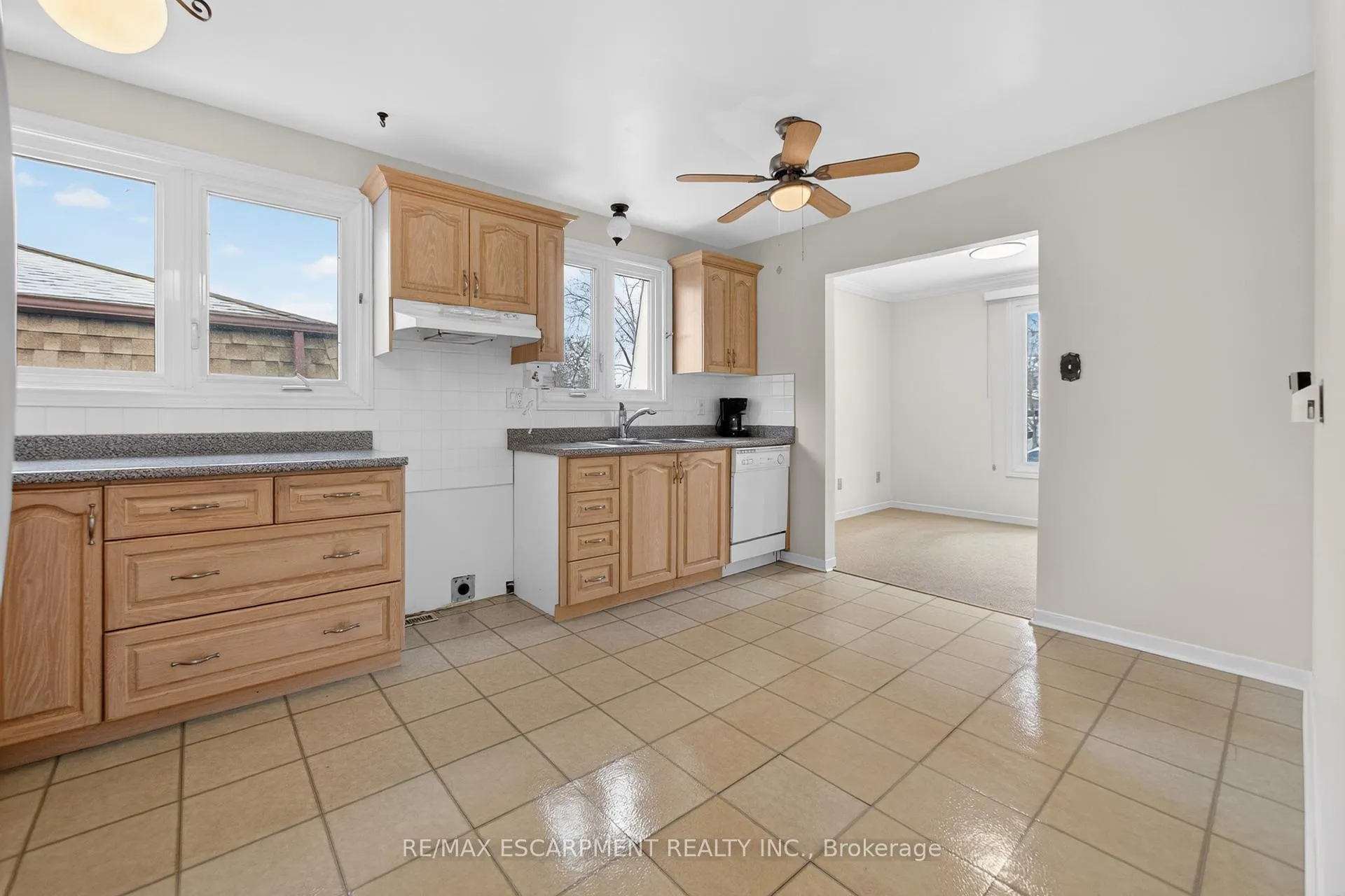 Photo 20 of 305 Pinegrove Road, Oakville, West — HOMEH