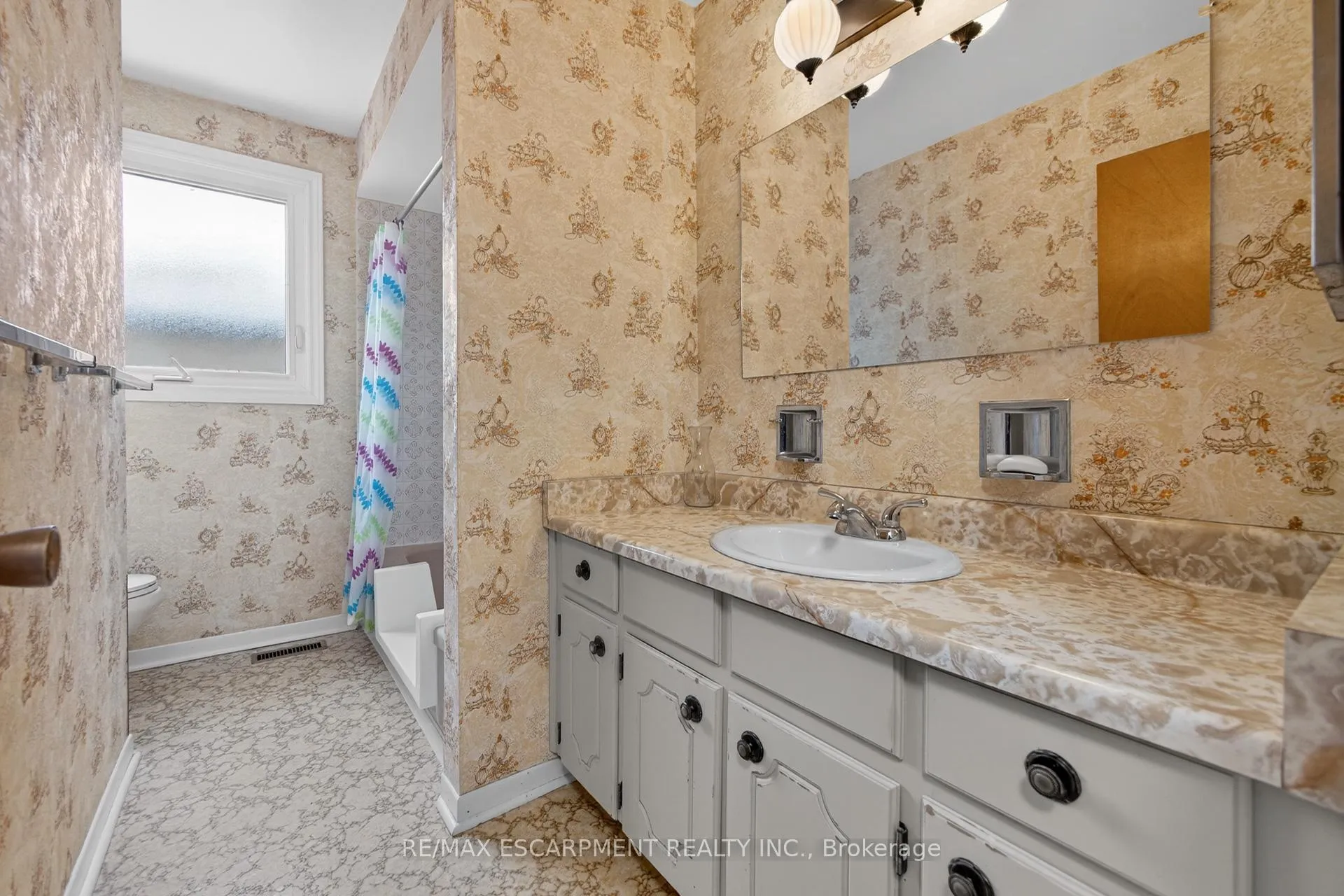 Photo 31 of 305 Pinegrove Road, Oakville, West — HOMEH