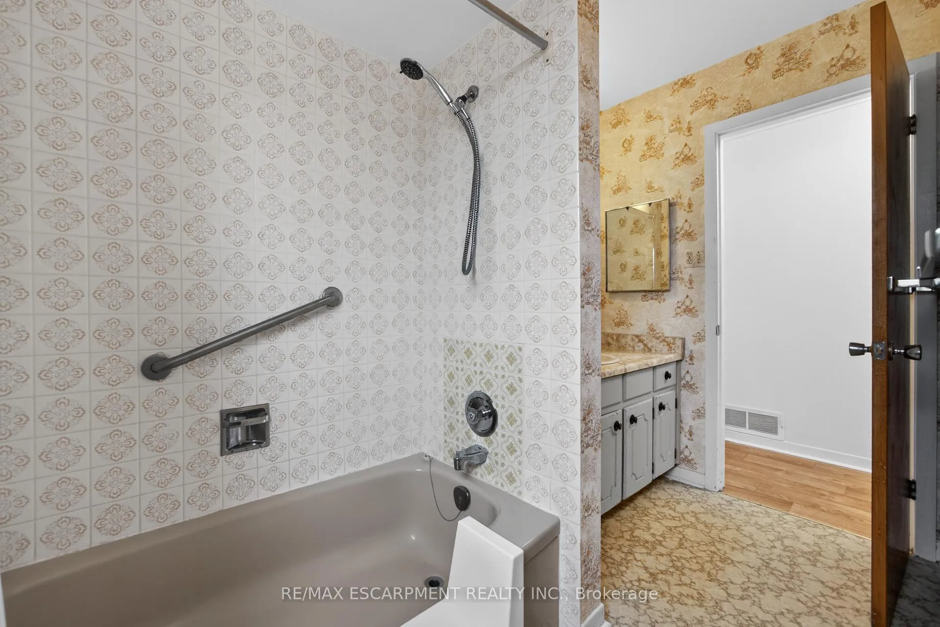 Photo 32 of 305 Pinegrove Road, Oakville, West — HOMEH