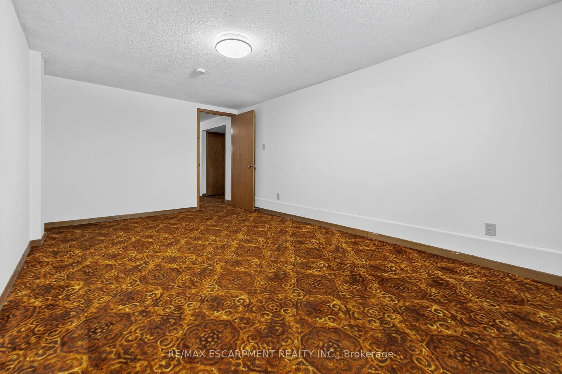 Photo 40 of 305 Pinegrove Road, Oakville, West — HOMEH