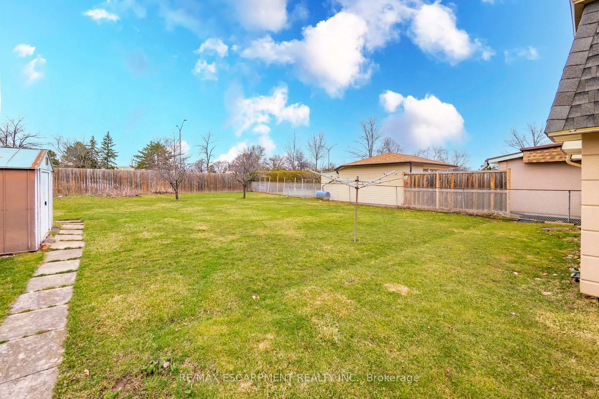 Photo 47 of 305 Pinegrove Road, Oakville, West — HOMEH