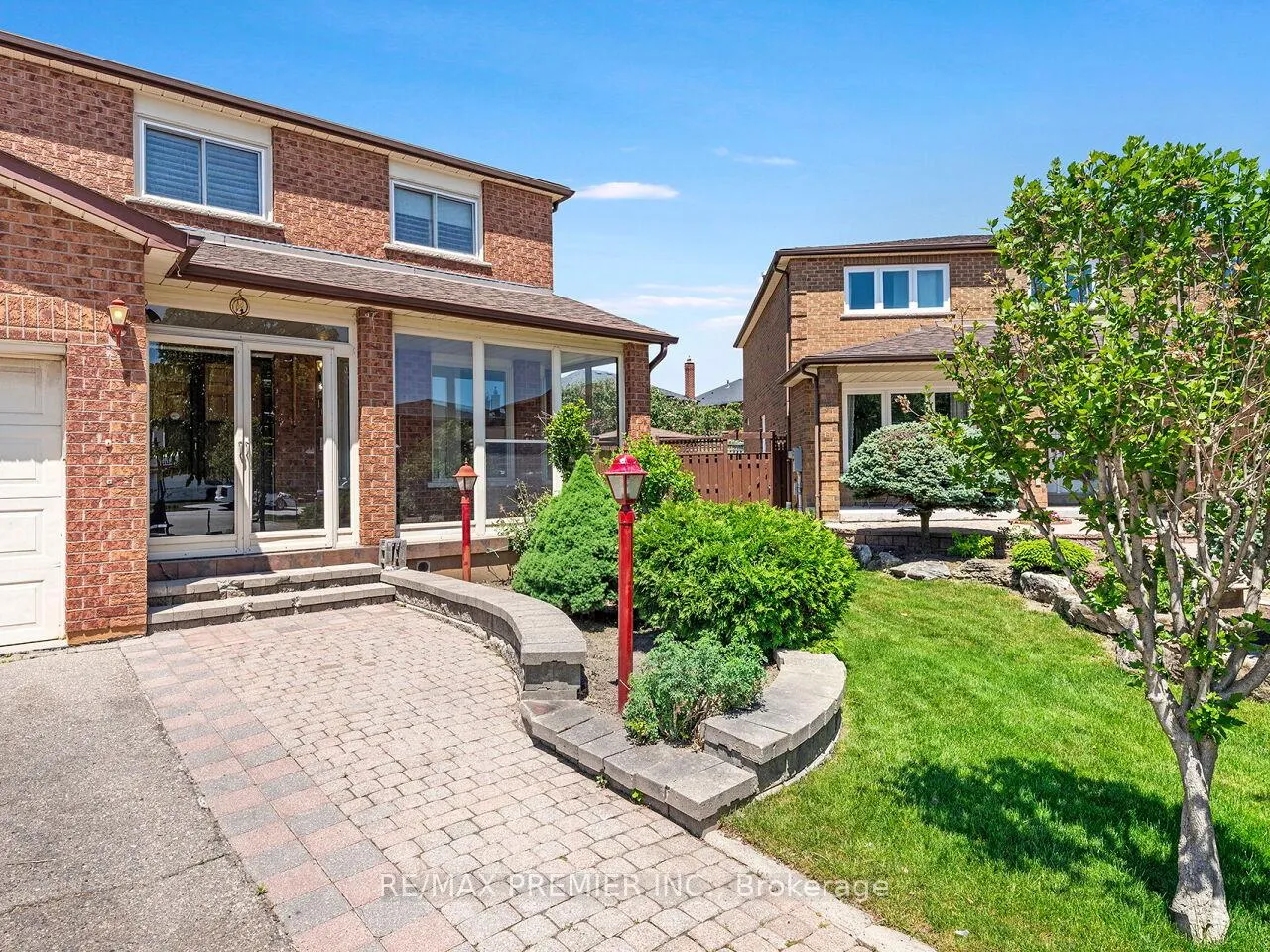 Photo 2 of 39 Brydon Court, Vaughan, Maple — HOMEH