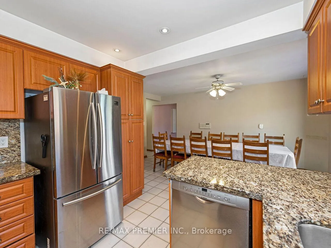 Photo 17 of 39 Brydon Court, Vaughan, Maple — HOMEH