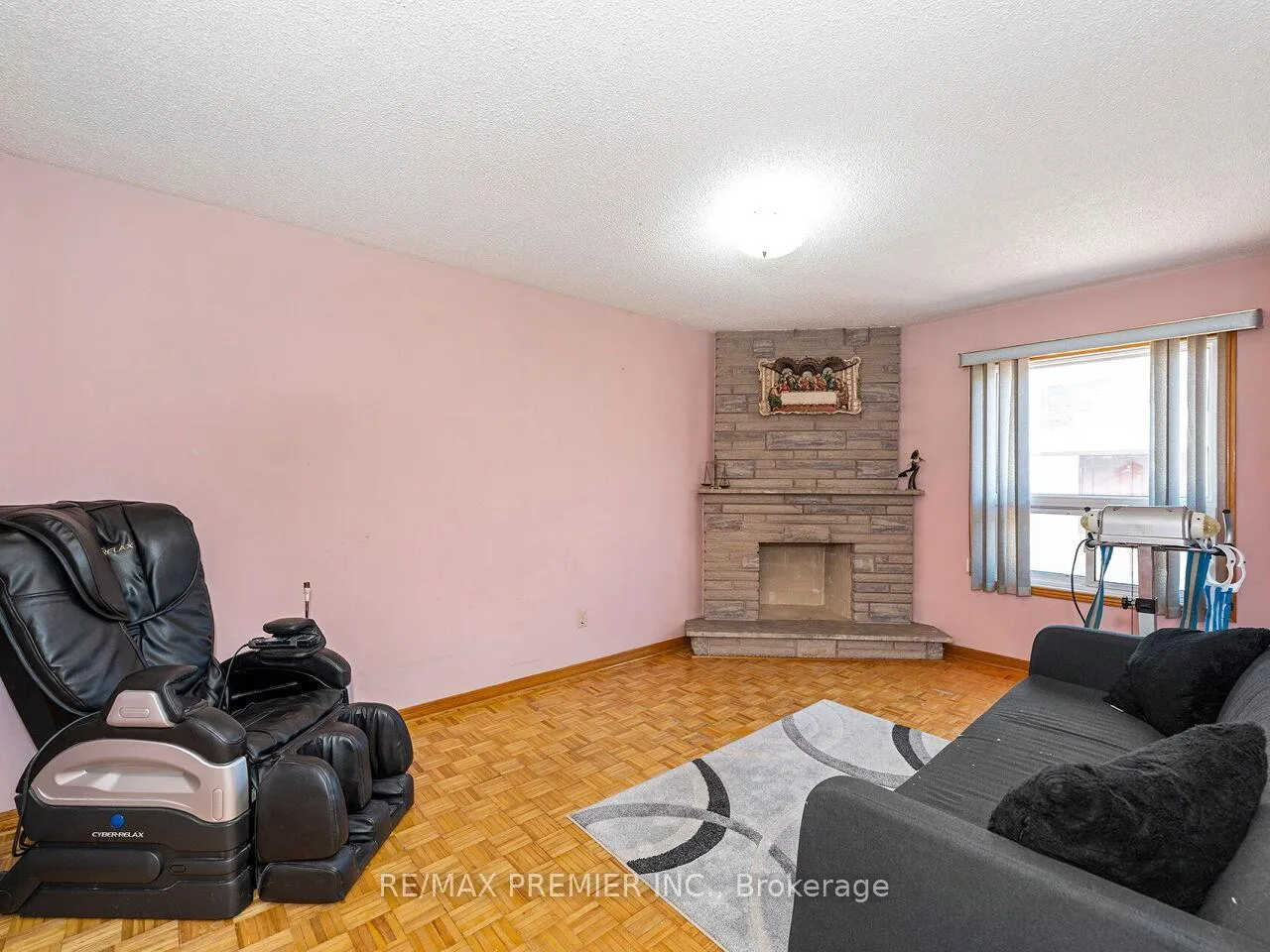 Photo 21 of 39 Brydon Court, Vaughan, Maple — HOMEH