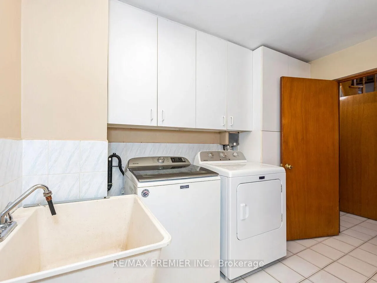 Photo 23 of 39 Brydon Court, Vaughan, Maple — HOMEH
